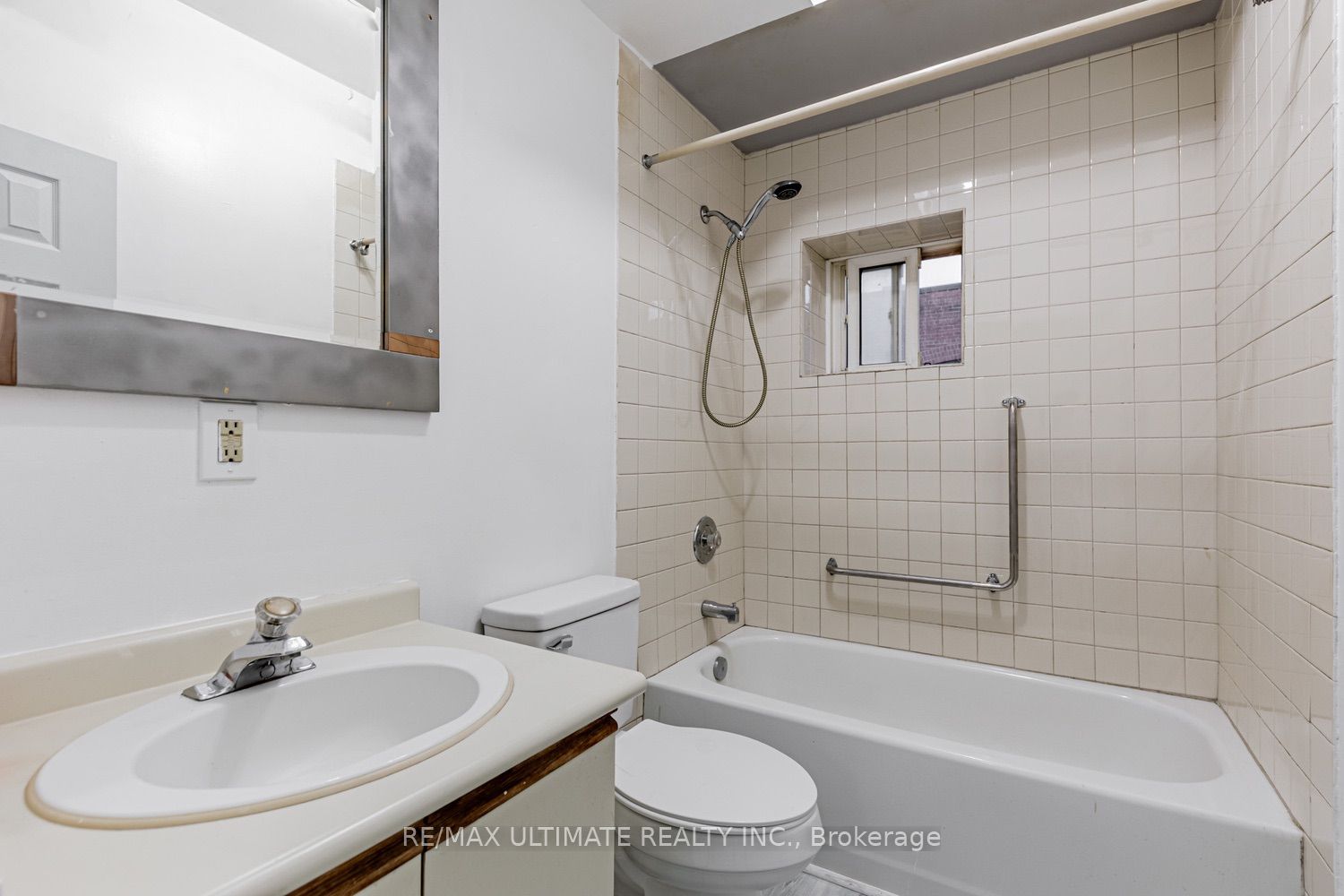 996 Queen Street E 5 Property Photo 11