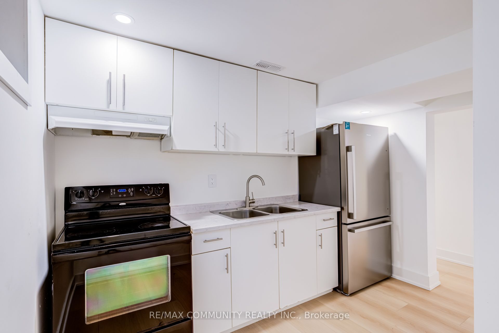 90 Euclid Avenue Property Photo 38