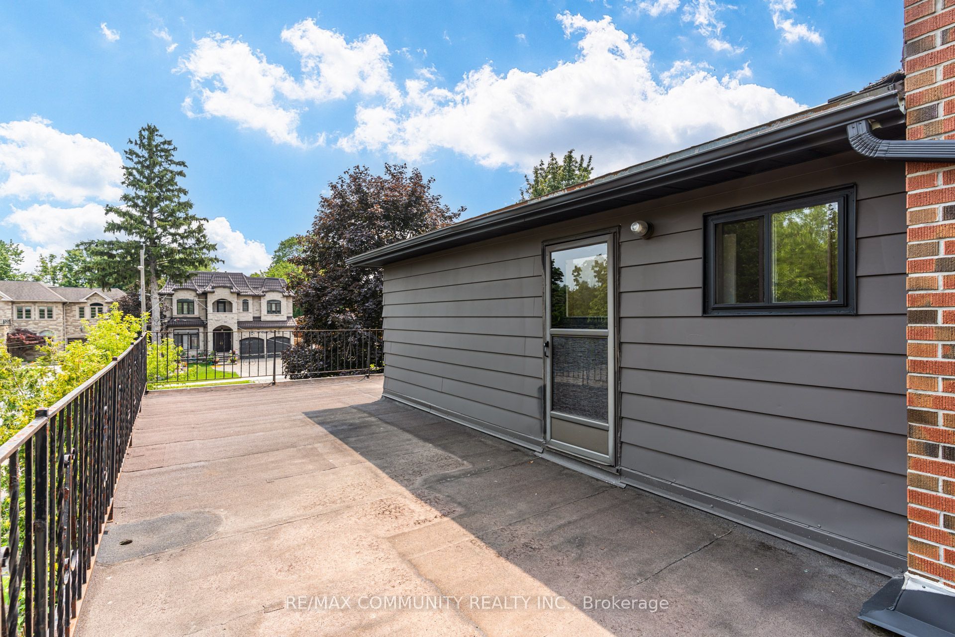 90 Euclid Avenue Property Photo 43