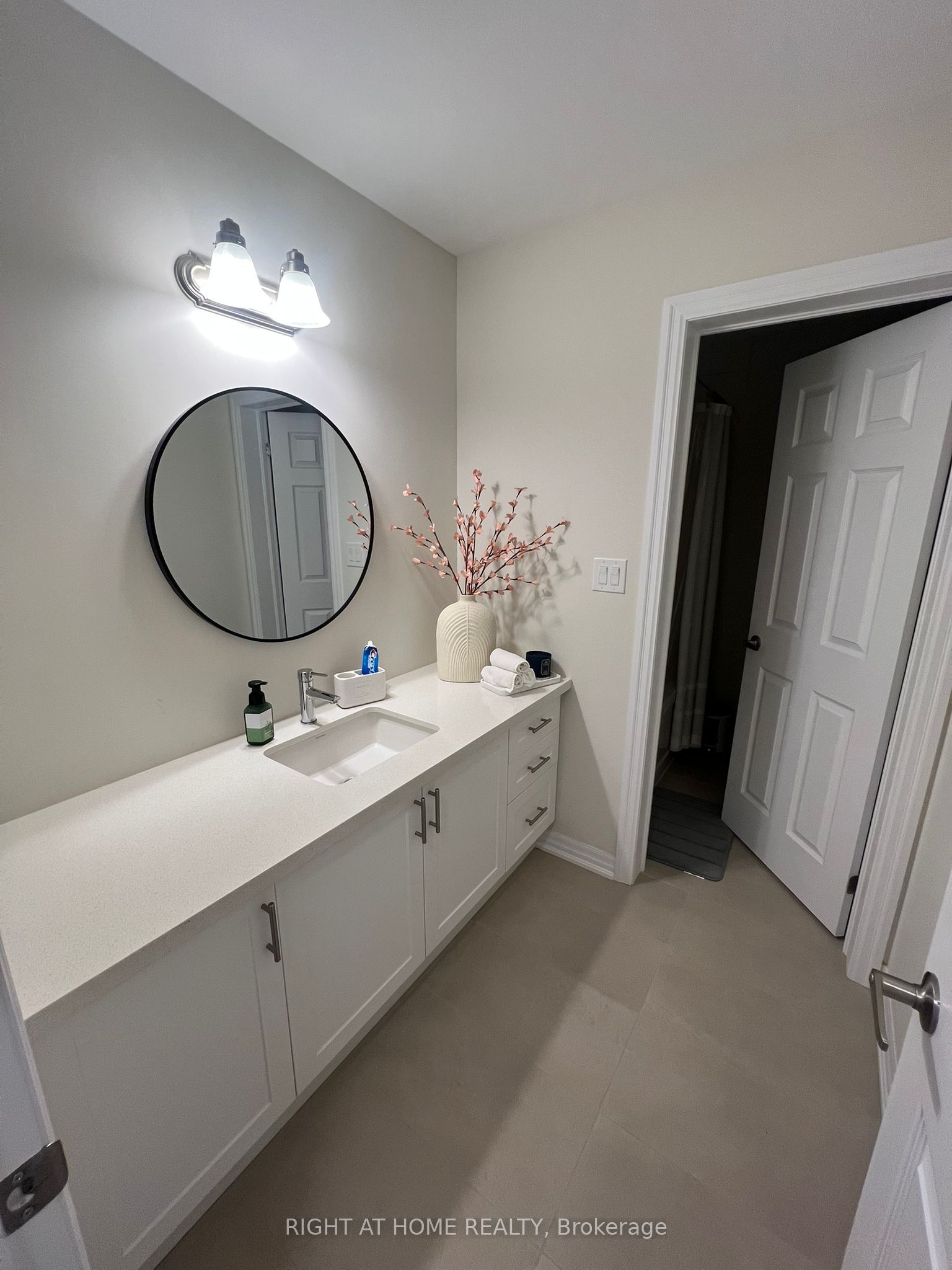 30 Northrop Avenue Property Photo 8