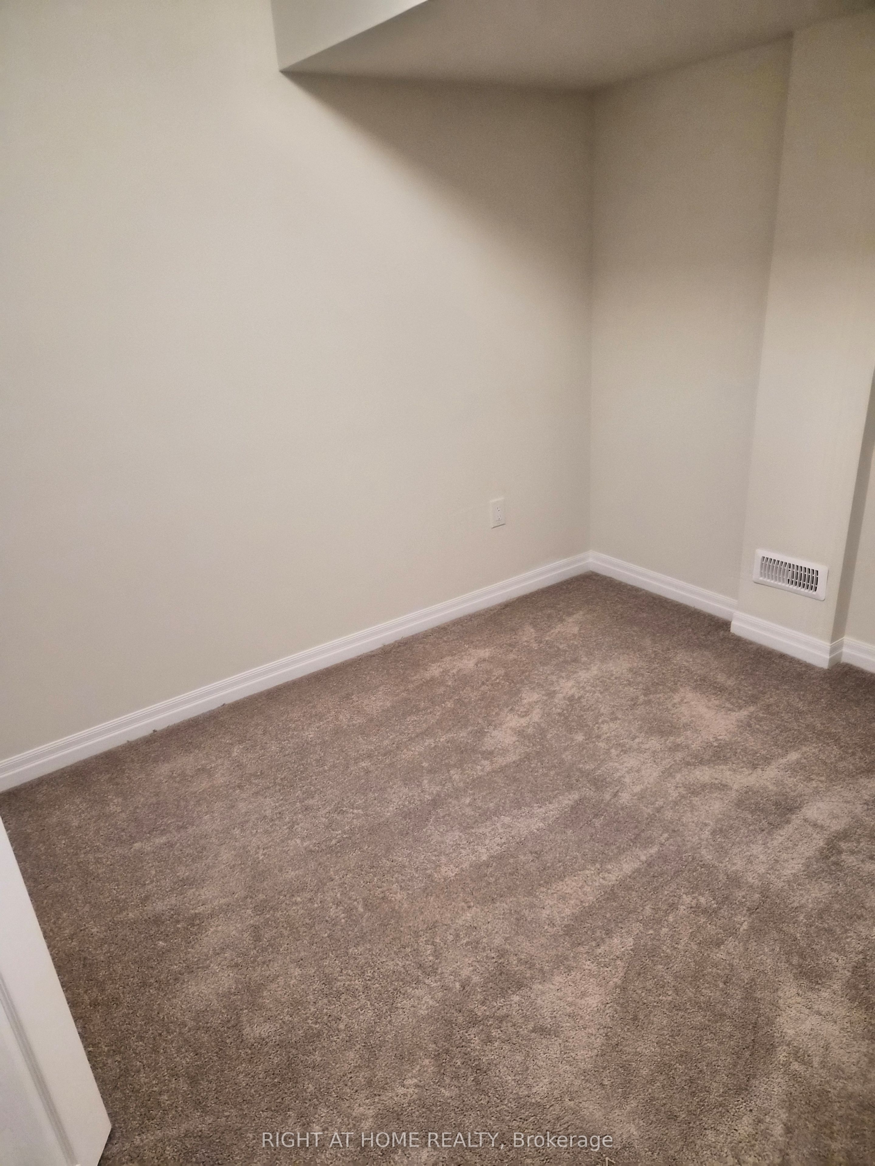 30 Northrop Avenue Property Photo 27