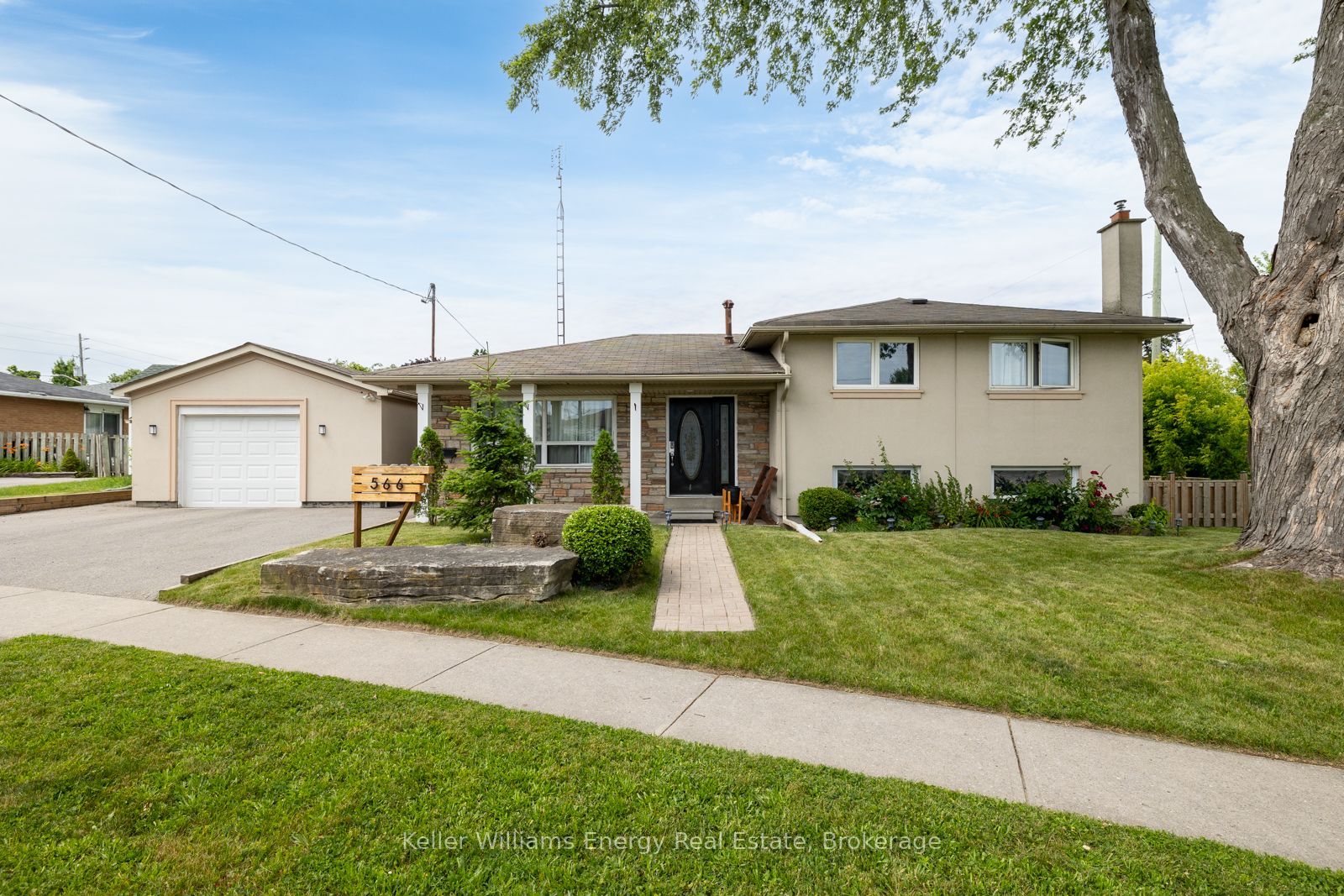 566 Dean Avenue Lower Property Photo 1
