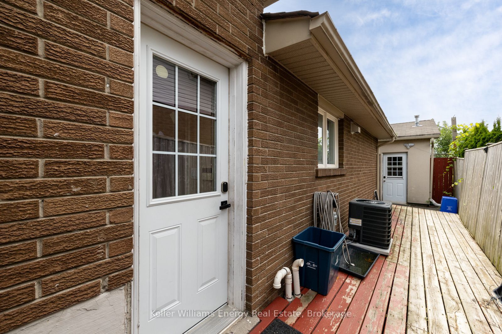 566 Dean Avenue Lower Property Photo 2