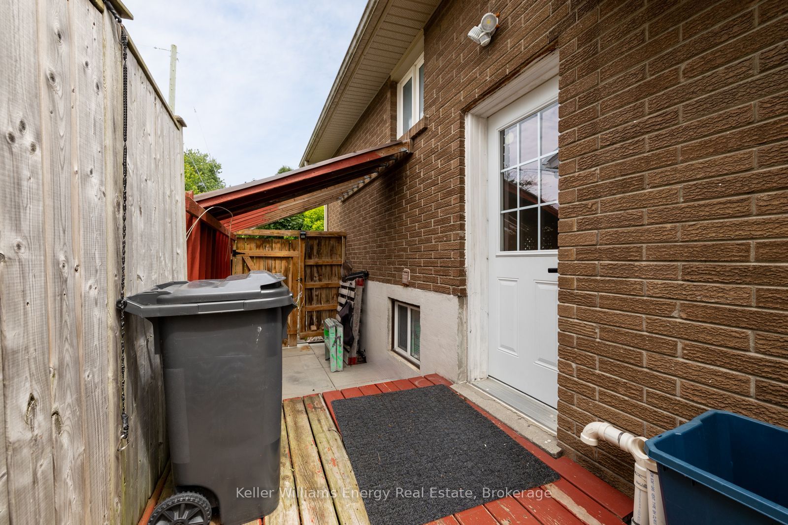 566 Dean Avenue Lower Property Photo 3