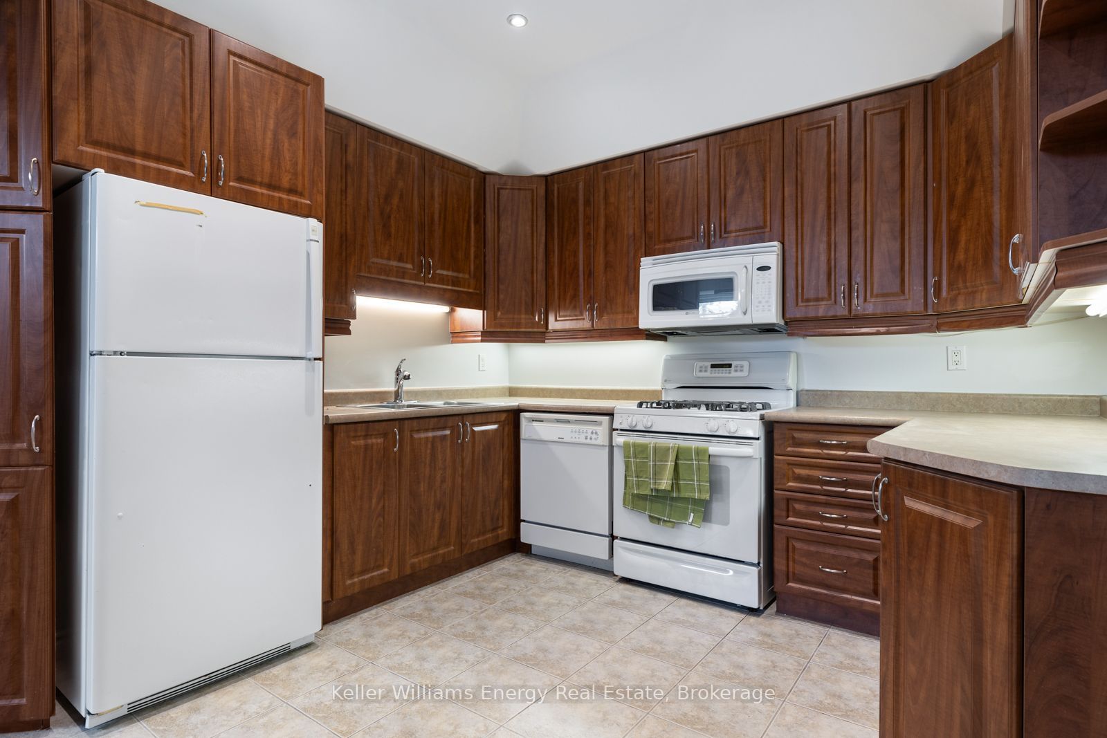 566 Dean Avenue Lower Property Photo 10
