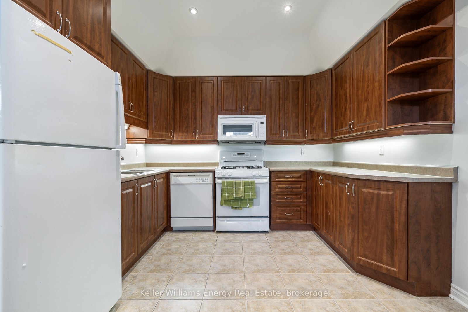 566 Dean Avenue Lower Property Photo 11