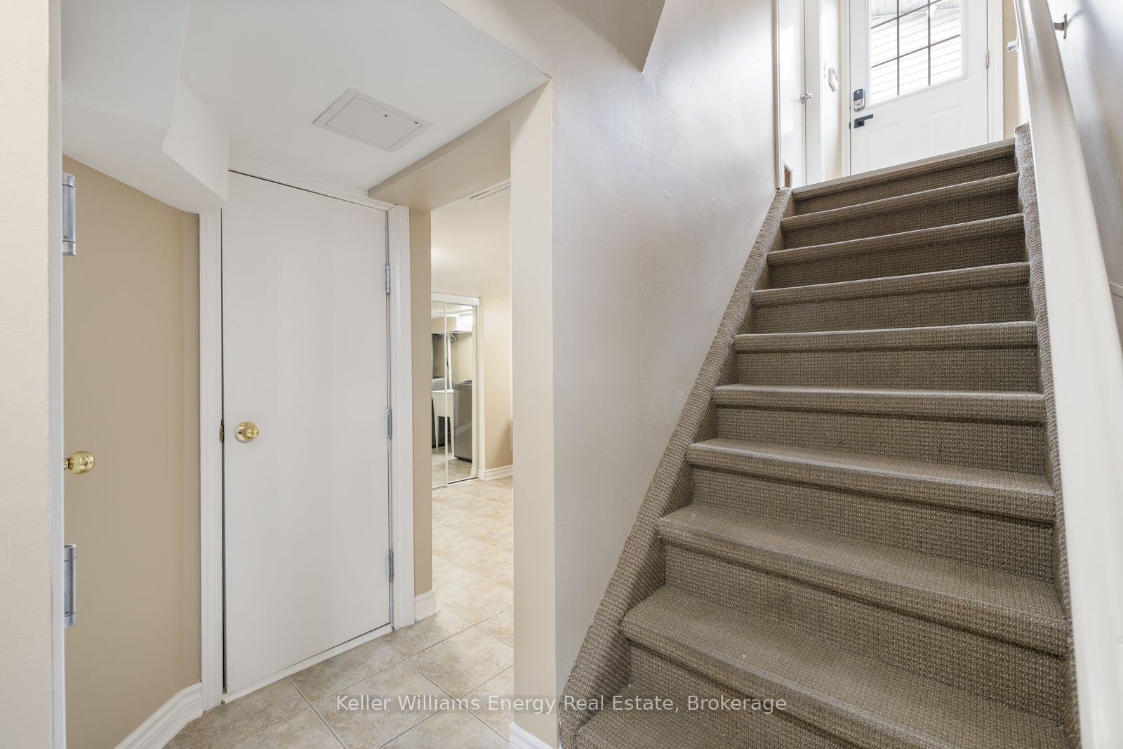 566 Dean Avenue Lower Property Photo 20