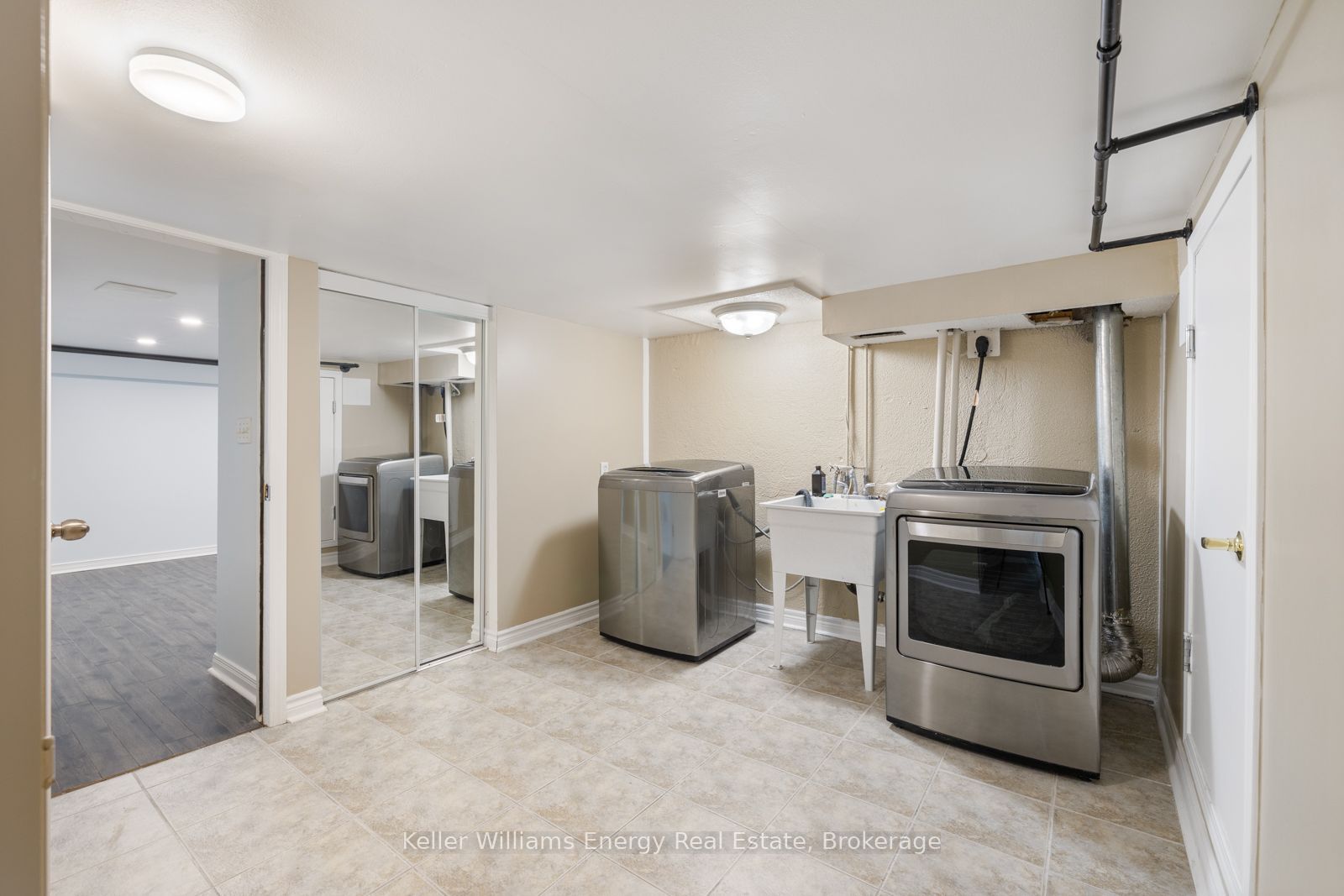 566 Dean Avenue Lower Property Photo 21