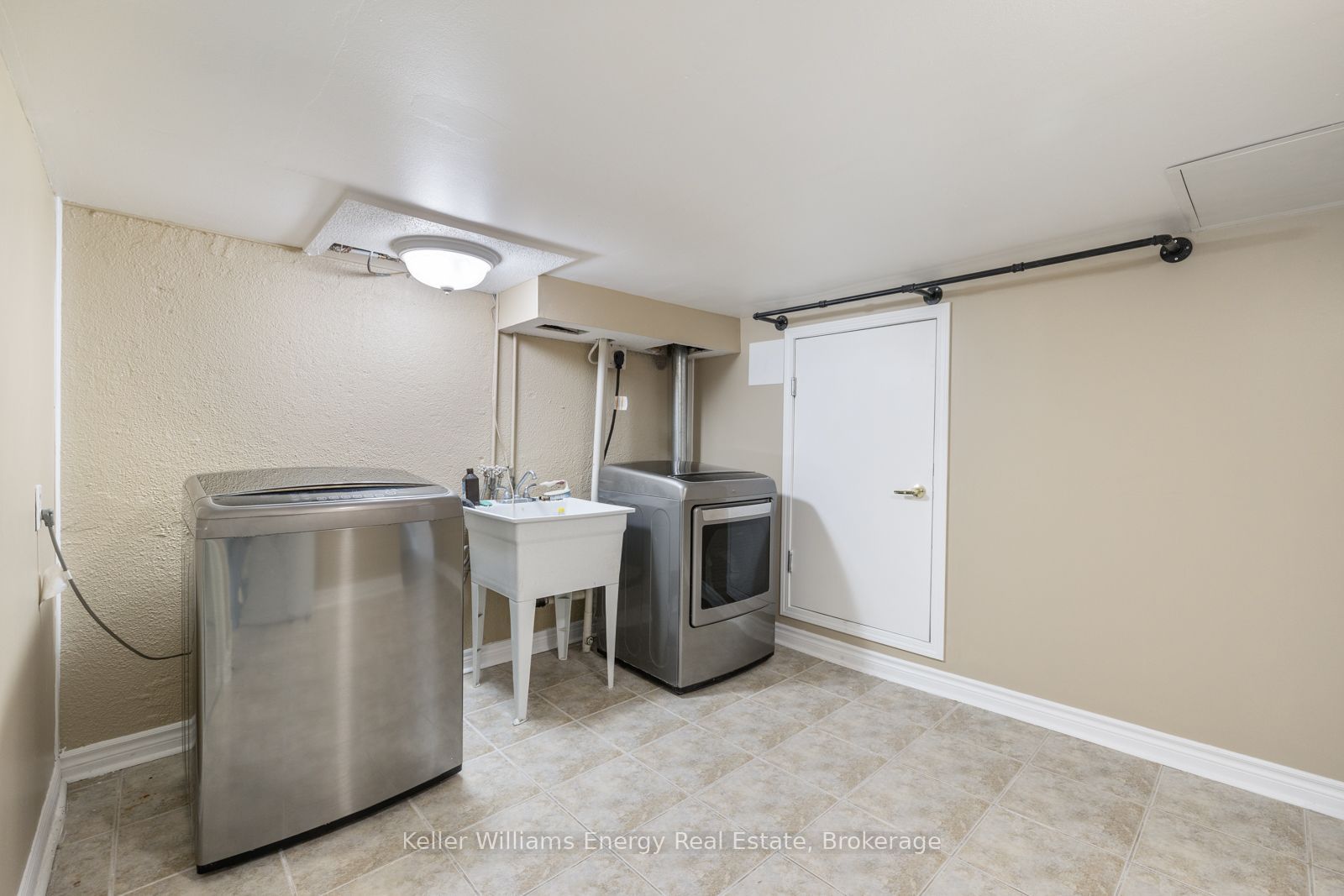 566 Dean Avenue Lower Property Photo 22