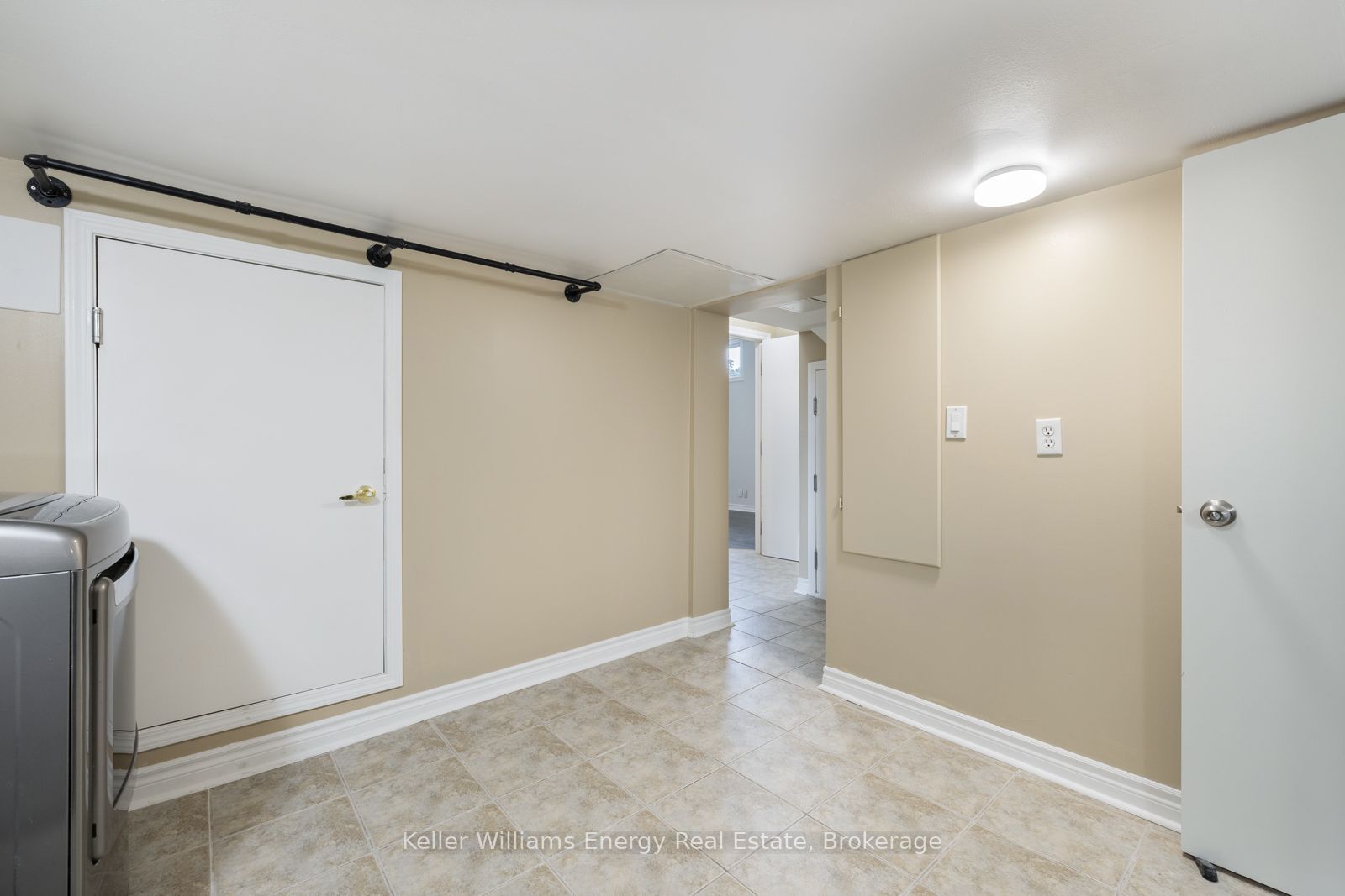 566 Dean Avenue Lower Property Photo 23