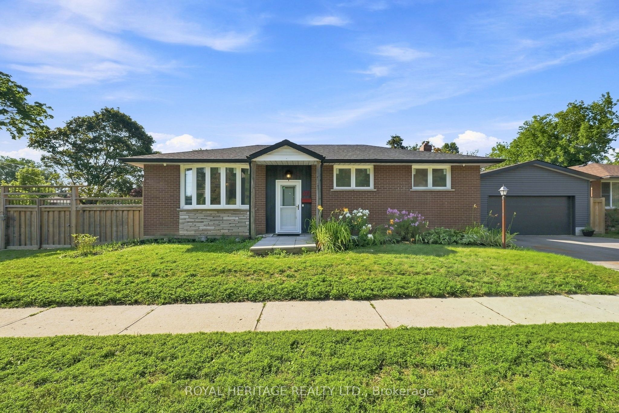 471 Rossland Road E