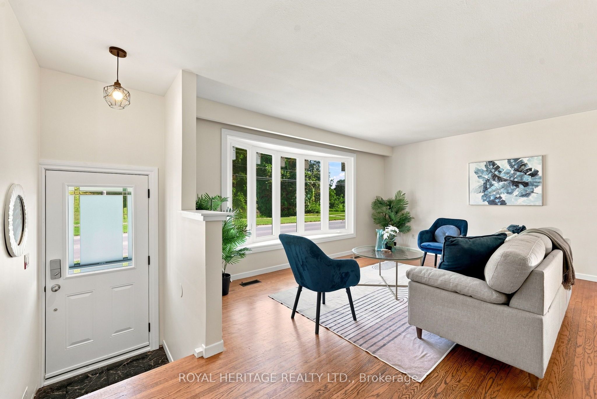 471 Rossland Road E Property Photo 6