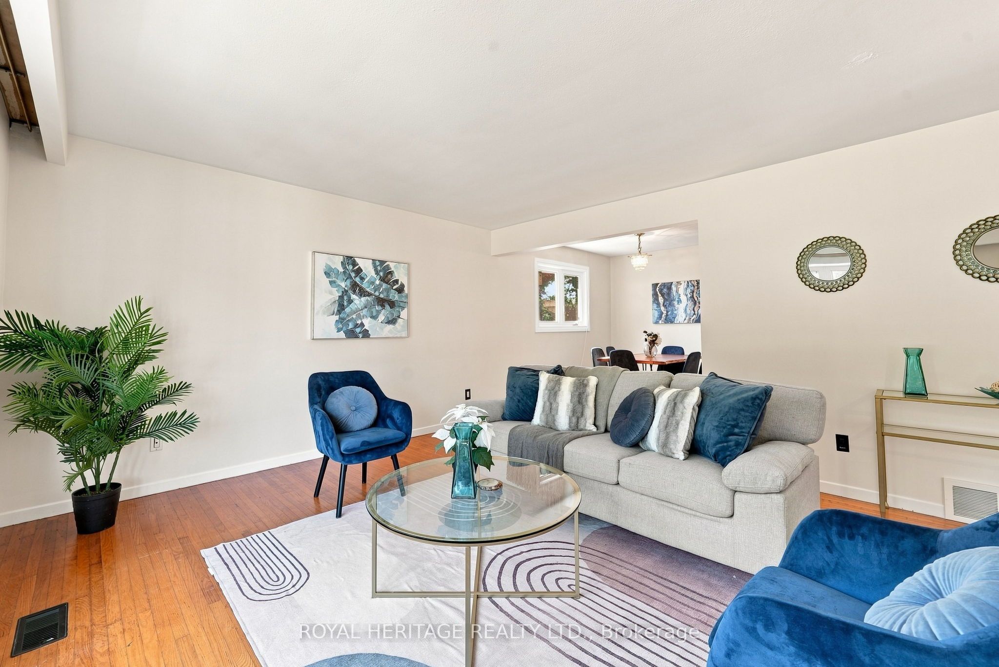 471 Rossland Road E Property Photo 8
