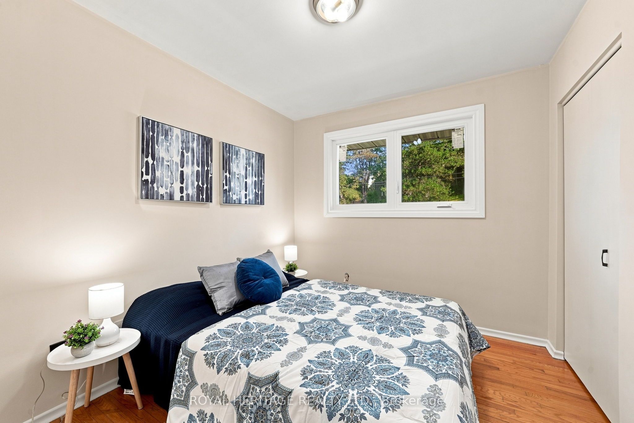 471 Rossland Road E Property Photo 18