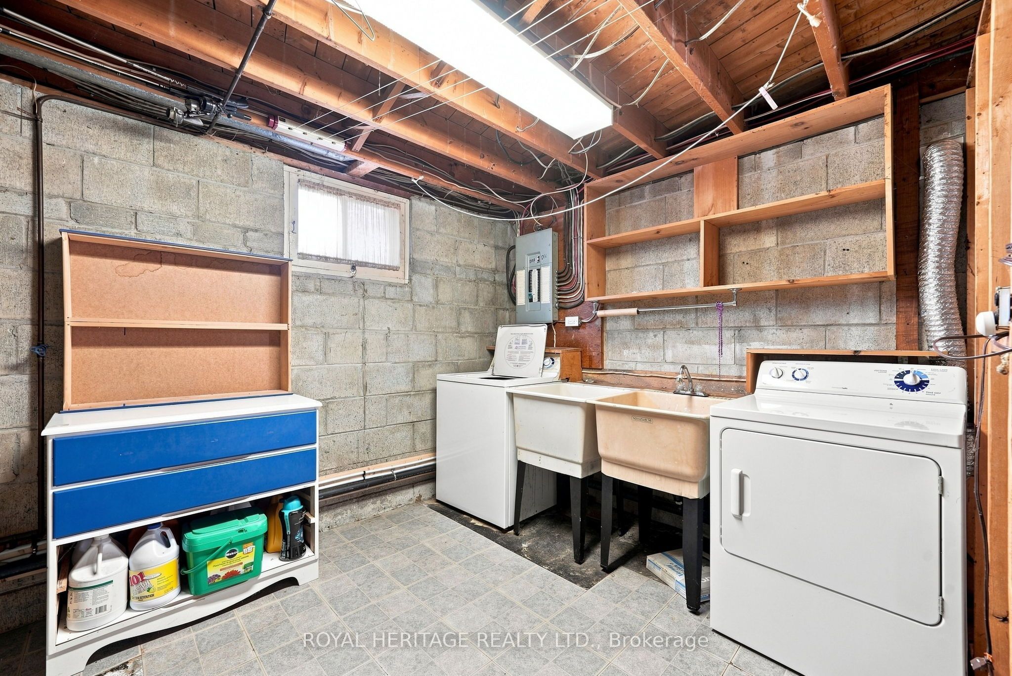 471 Rossland Road E Property Photo 30