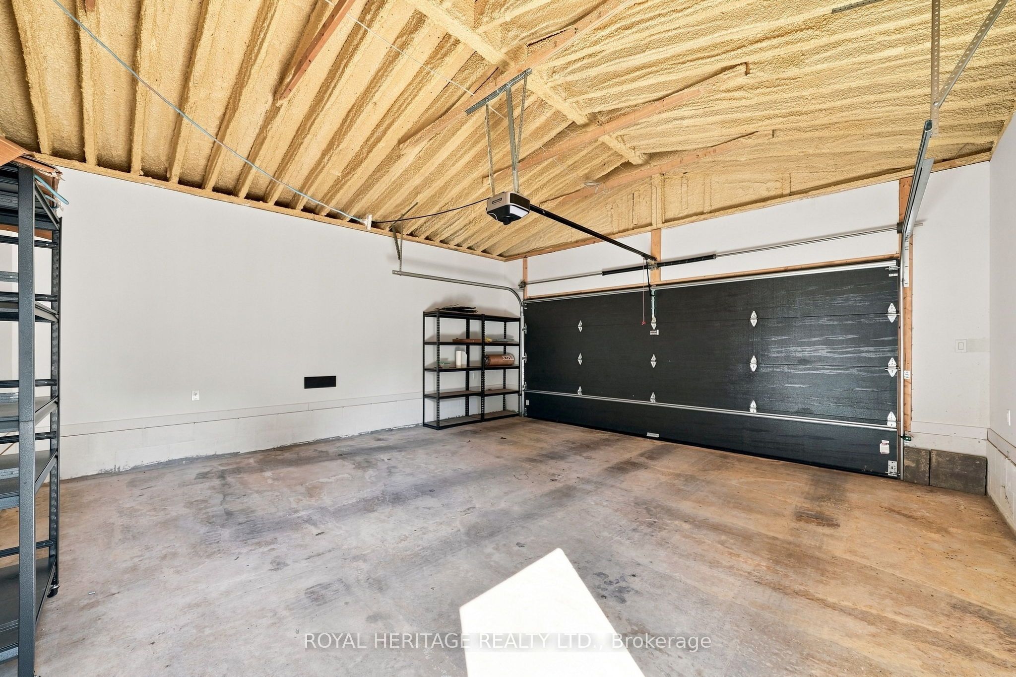 471 Rossland Road E Property Photo 42