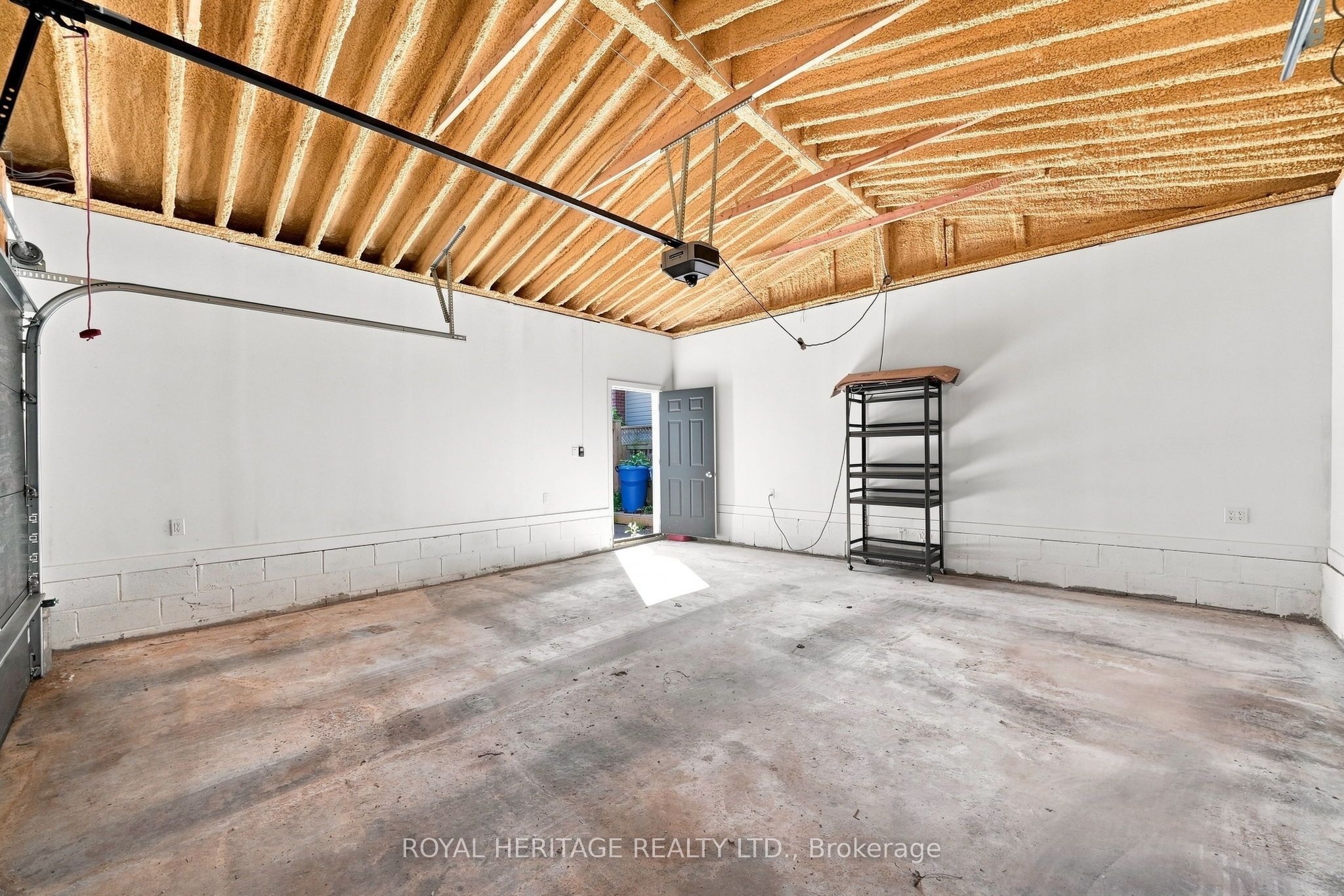 471 Rossland Road E Property Photo 43
