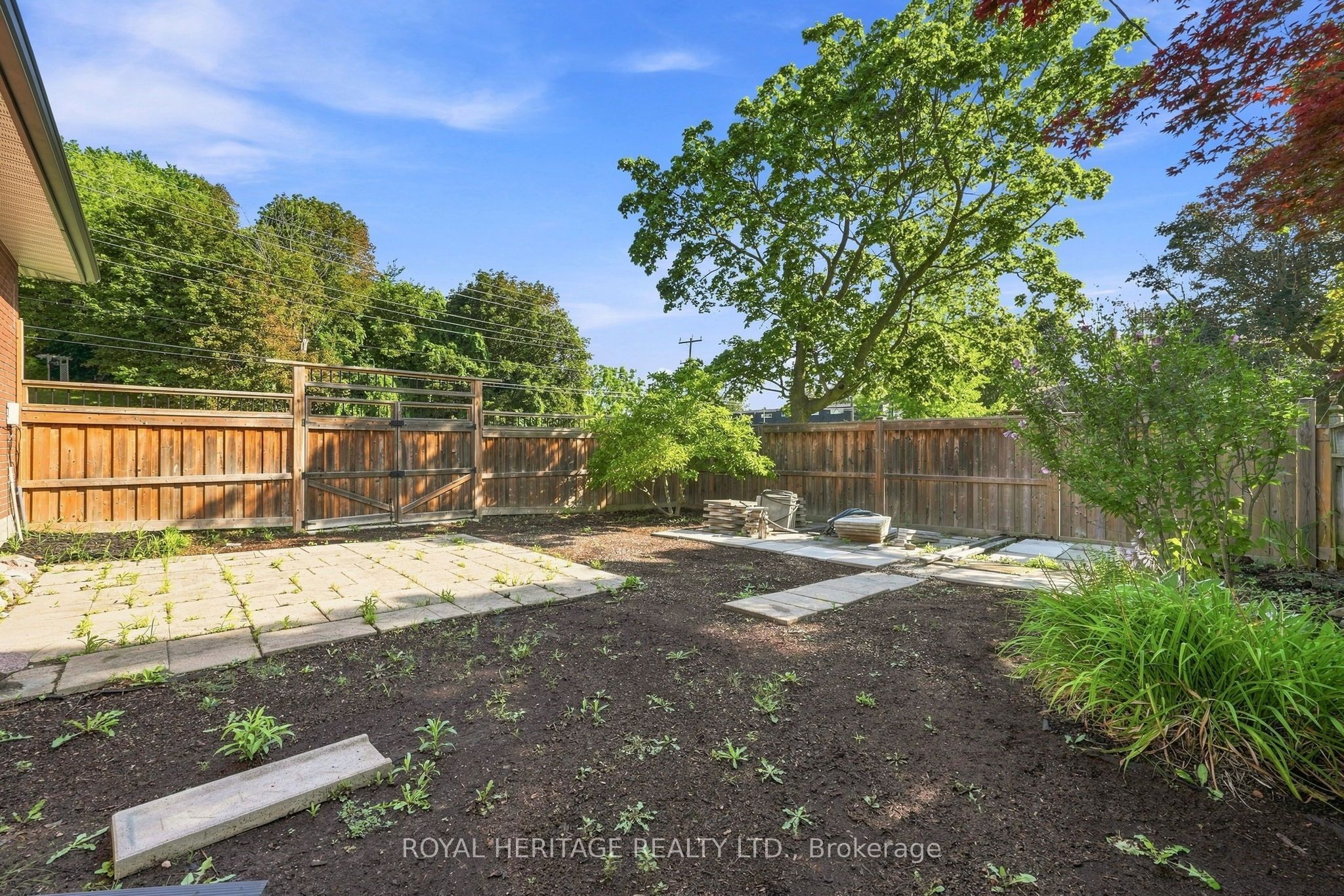 471 Rossland Road E Property Photo 46
