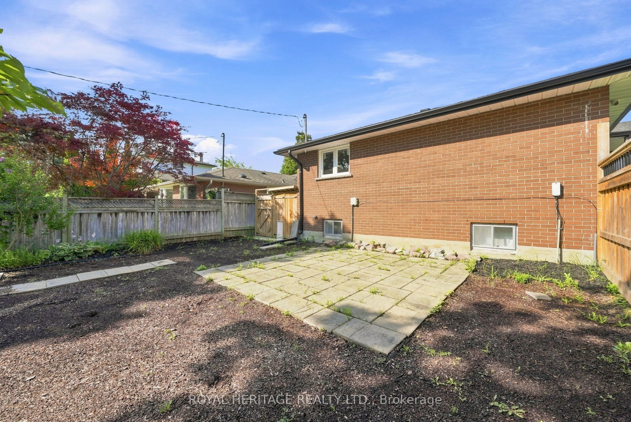 471 Rossland Road E Property Photo 49