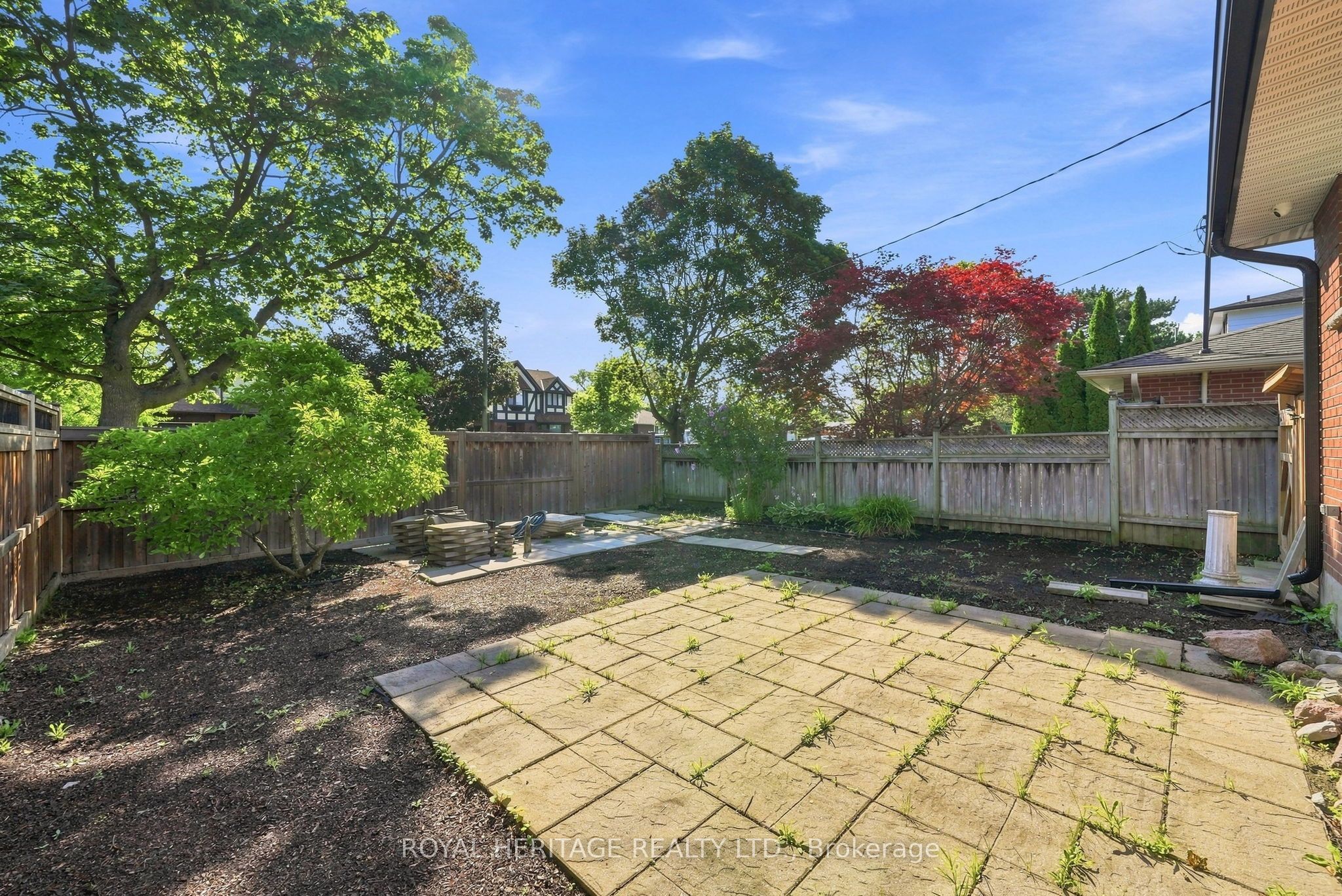 471 Rossland Road E Property Photo 50
