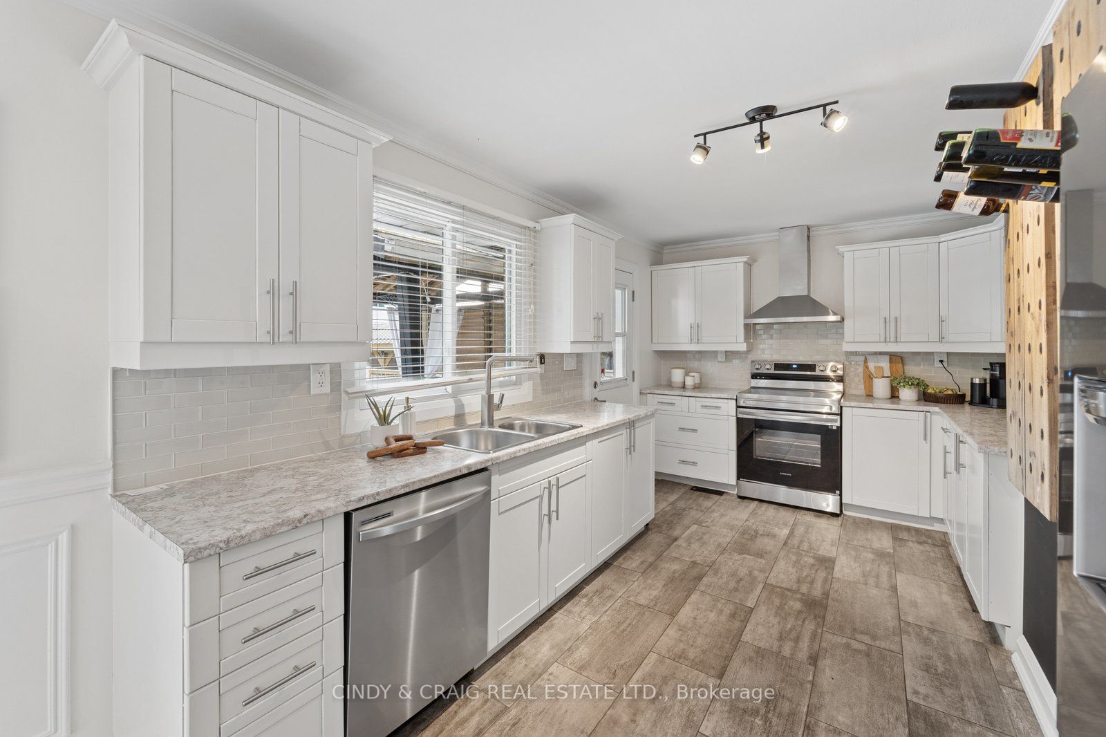 1707 Highway 2 Road Property Photo 4