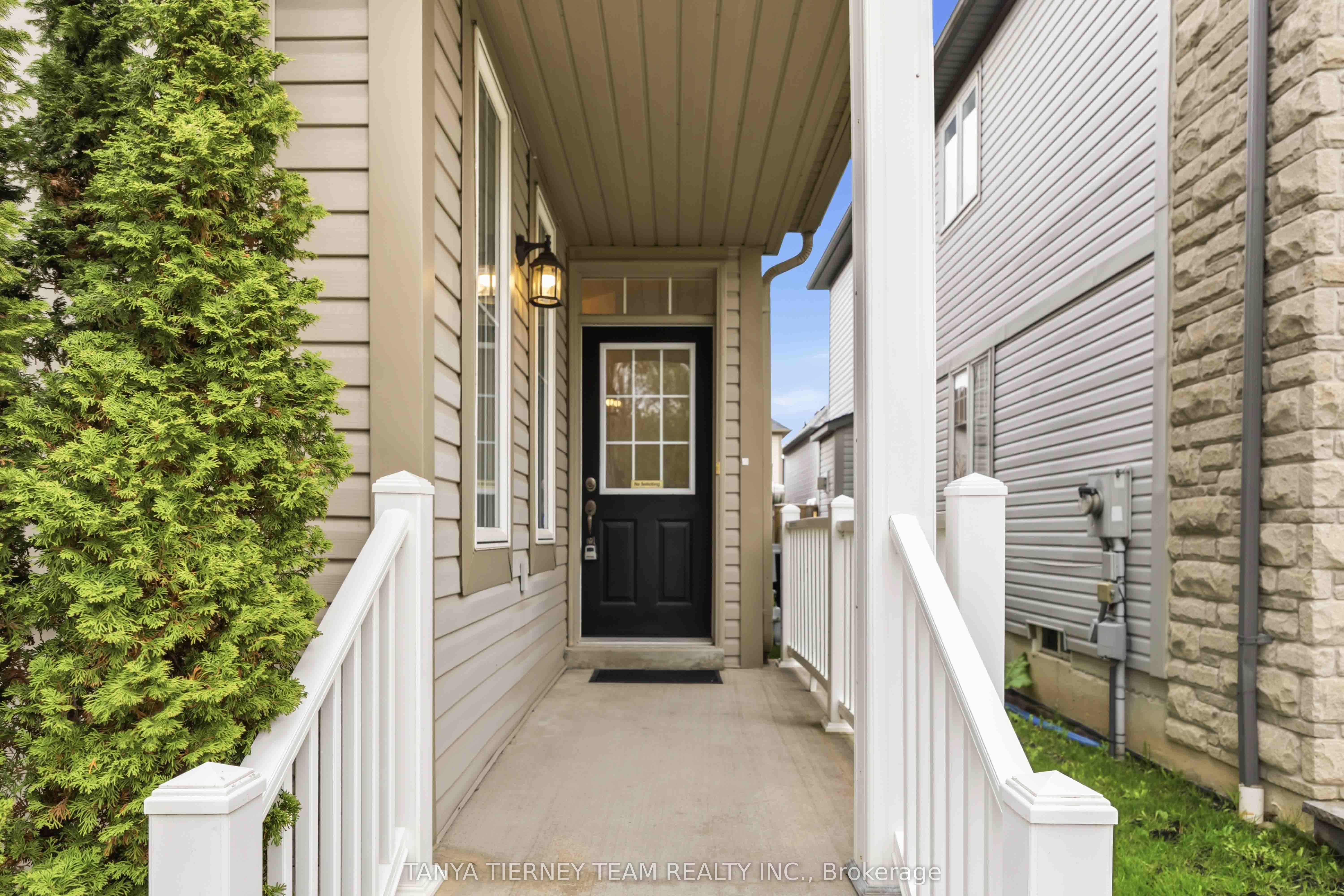 75 Robert Attersley Drive E Property Photo 4