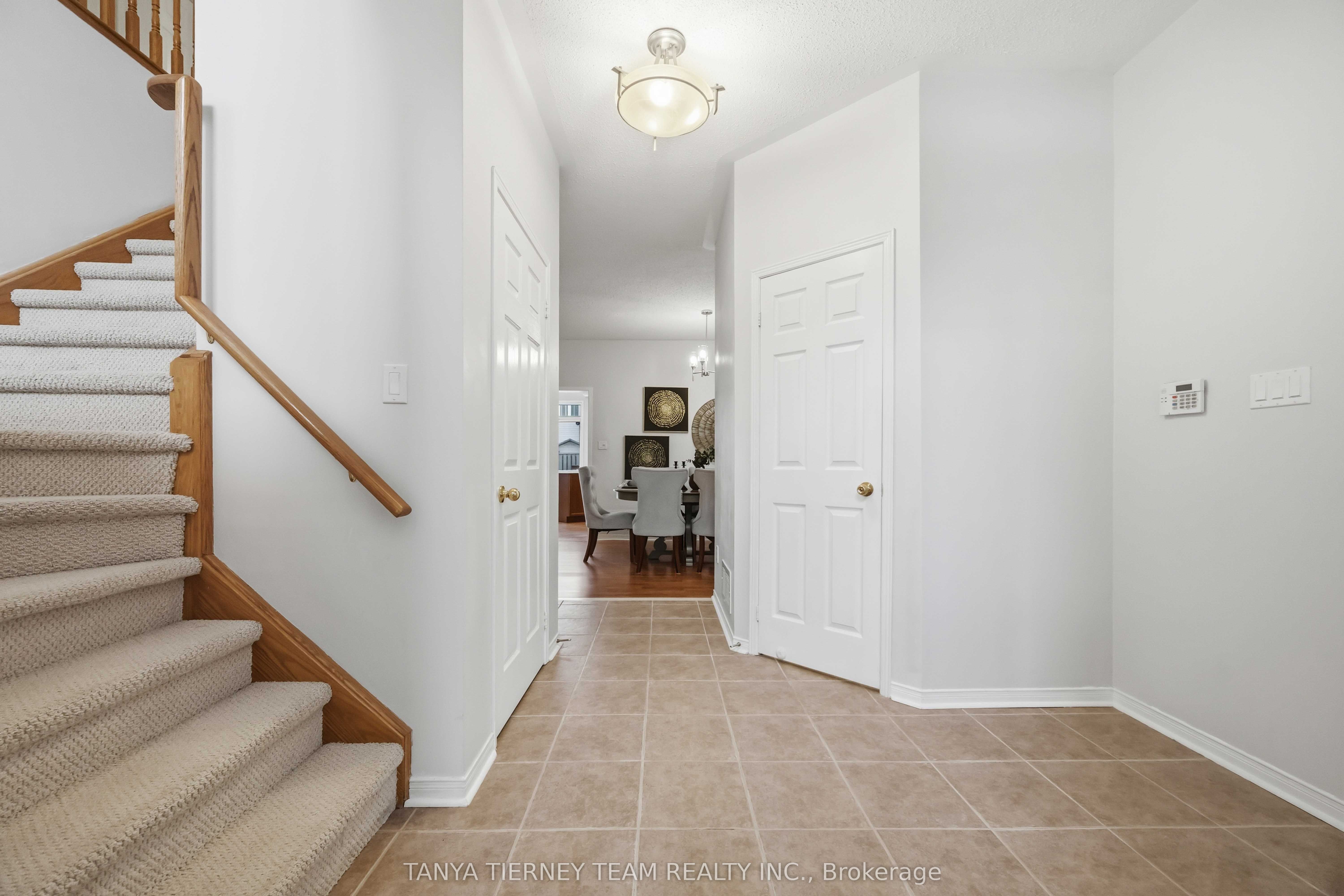 75 Robert Attersley Drive E Property Photo 10