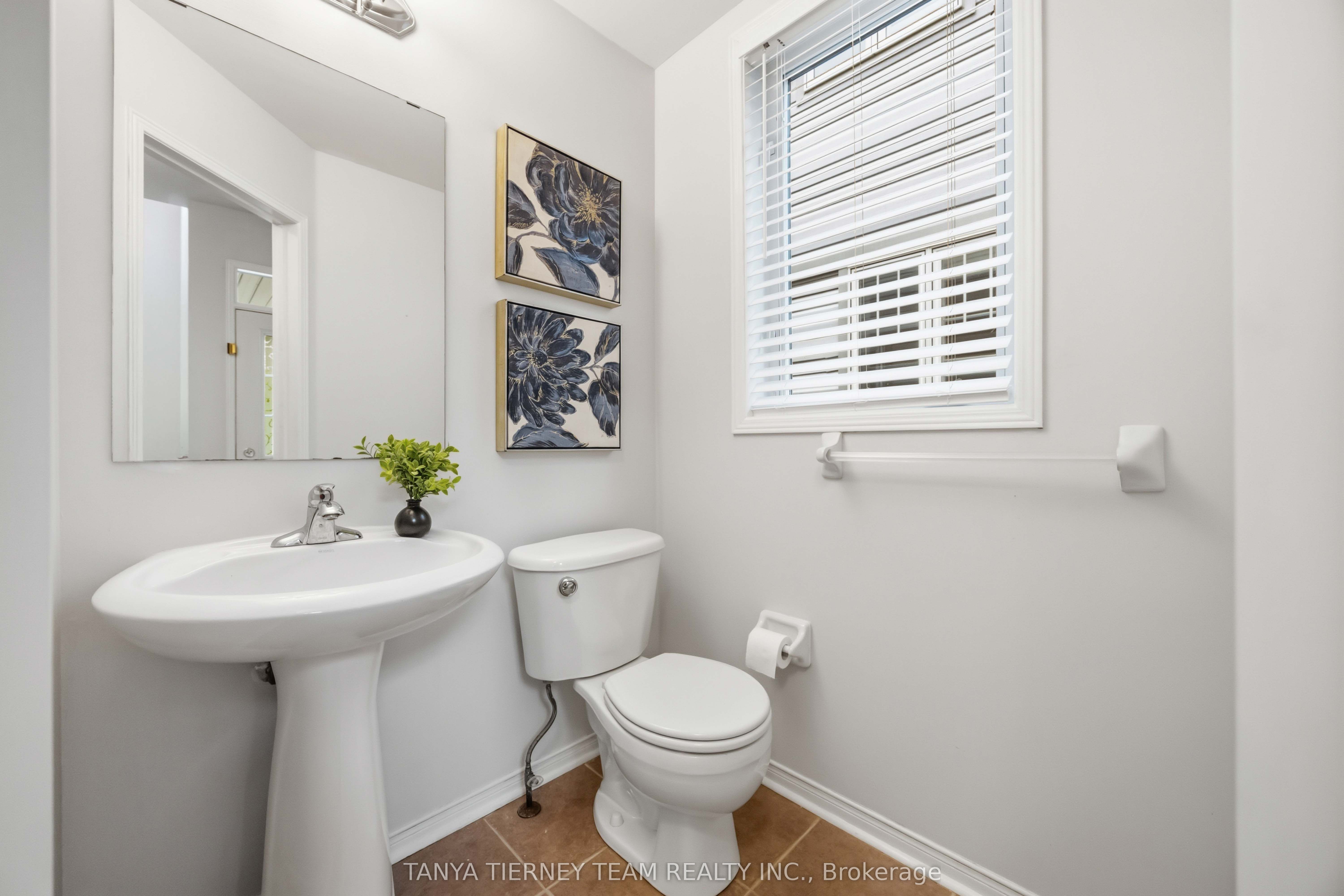 75 Robert Attersley Drive E Property Photo 11