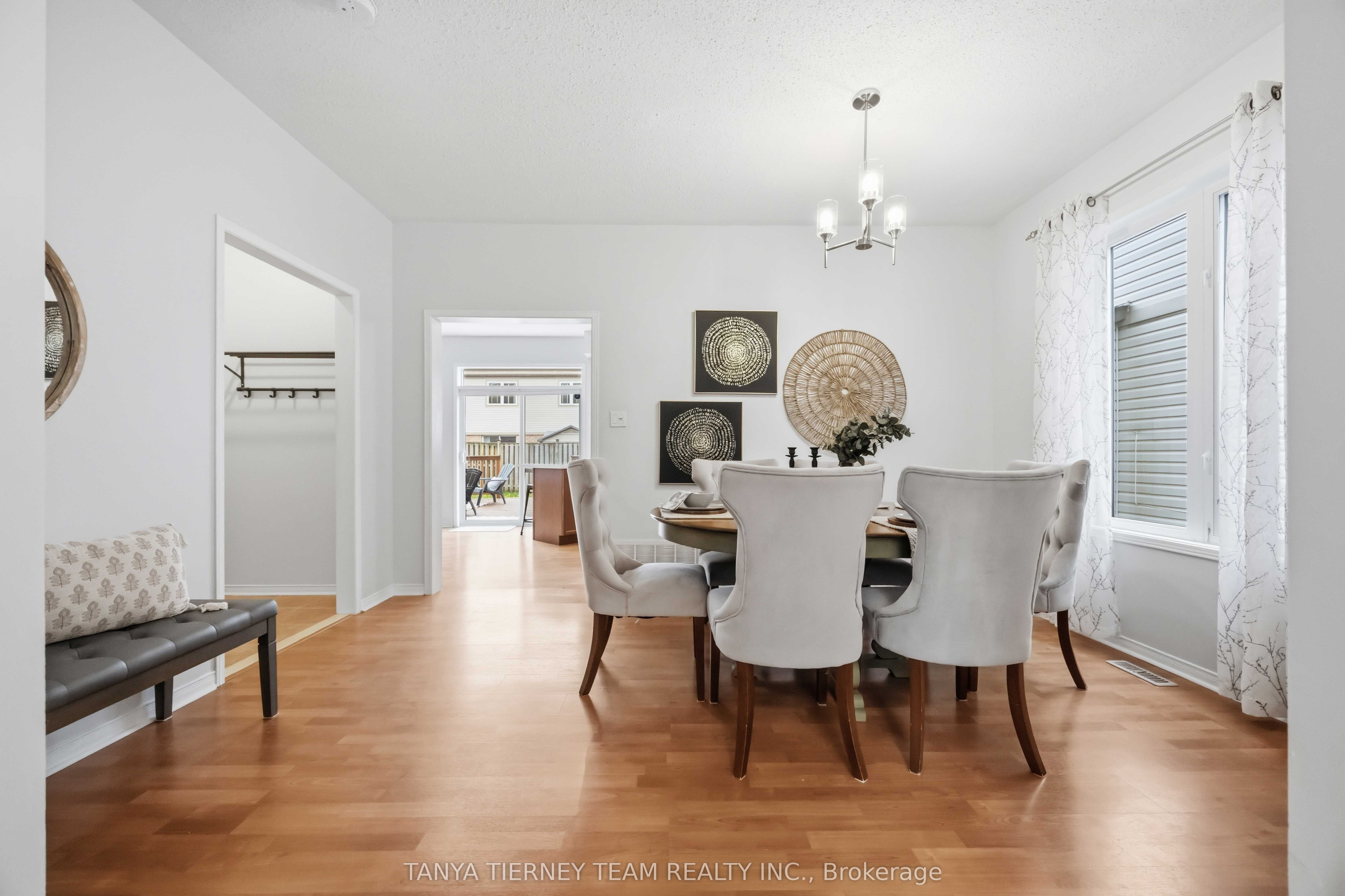 75 Robert Attersley Drive E Property Photo 12