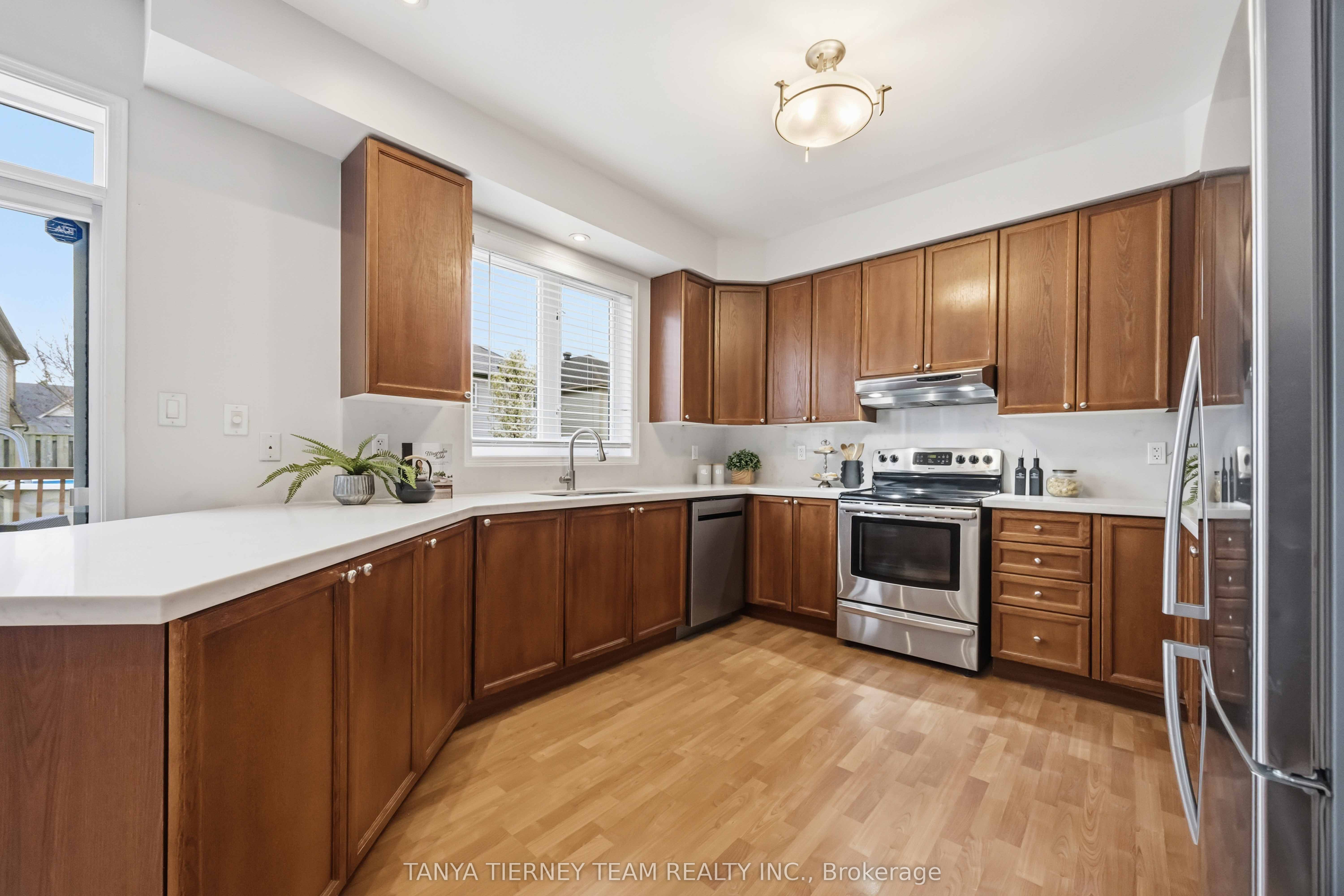 75 Robert Attersley Drive E Property Photo 15