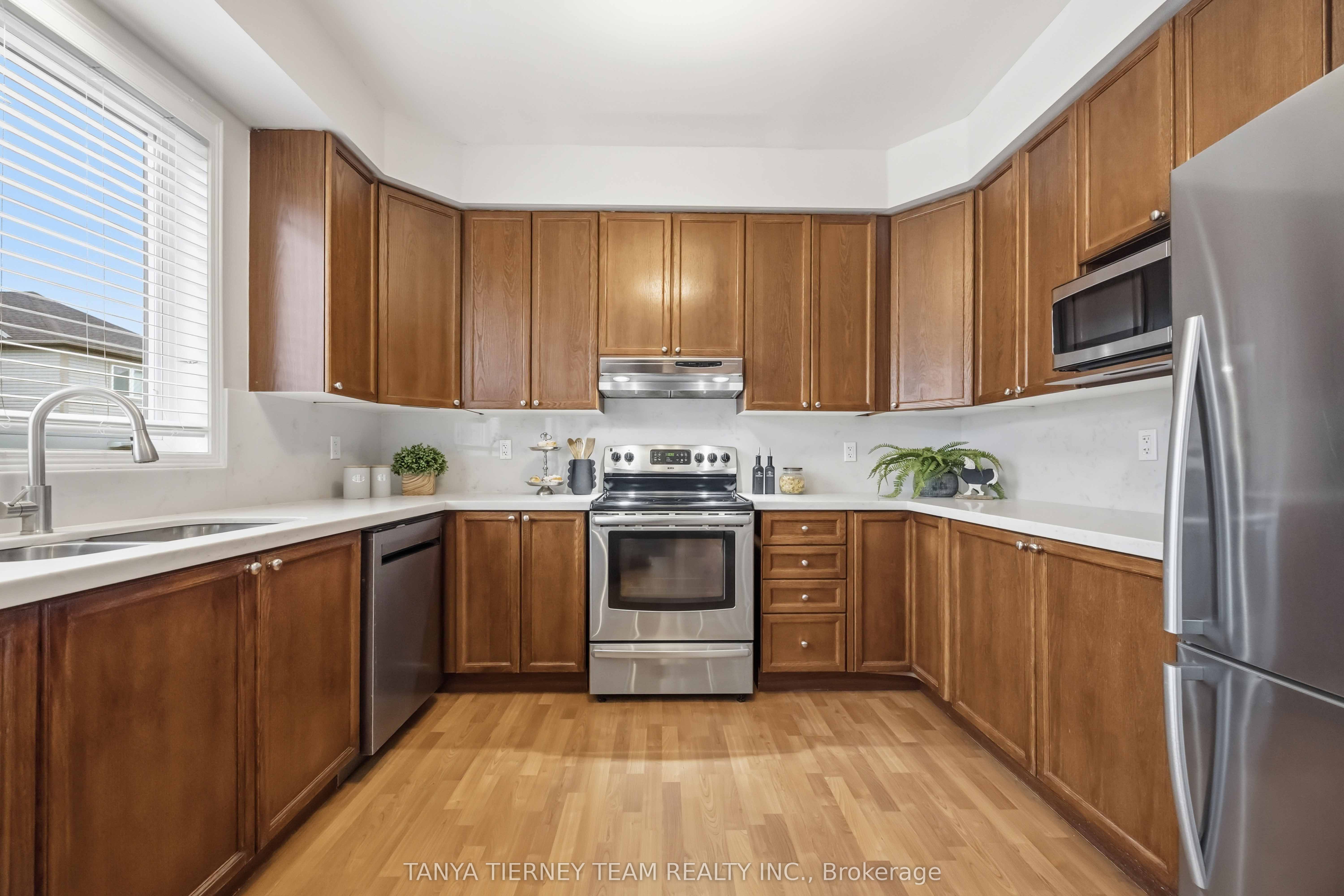 75 Robert Attersley Drive E Property Photo 16