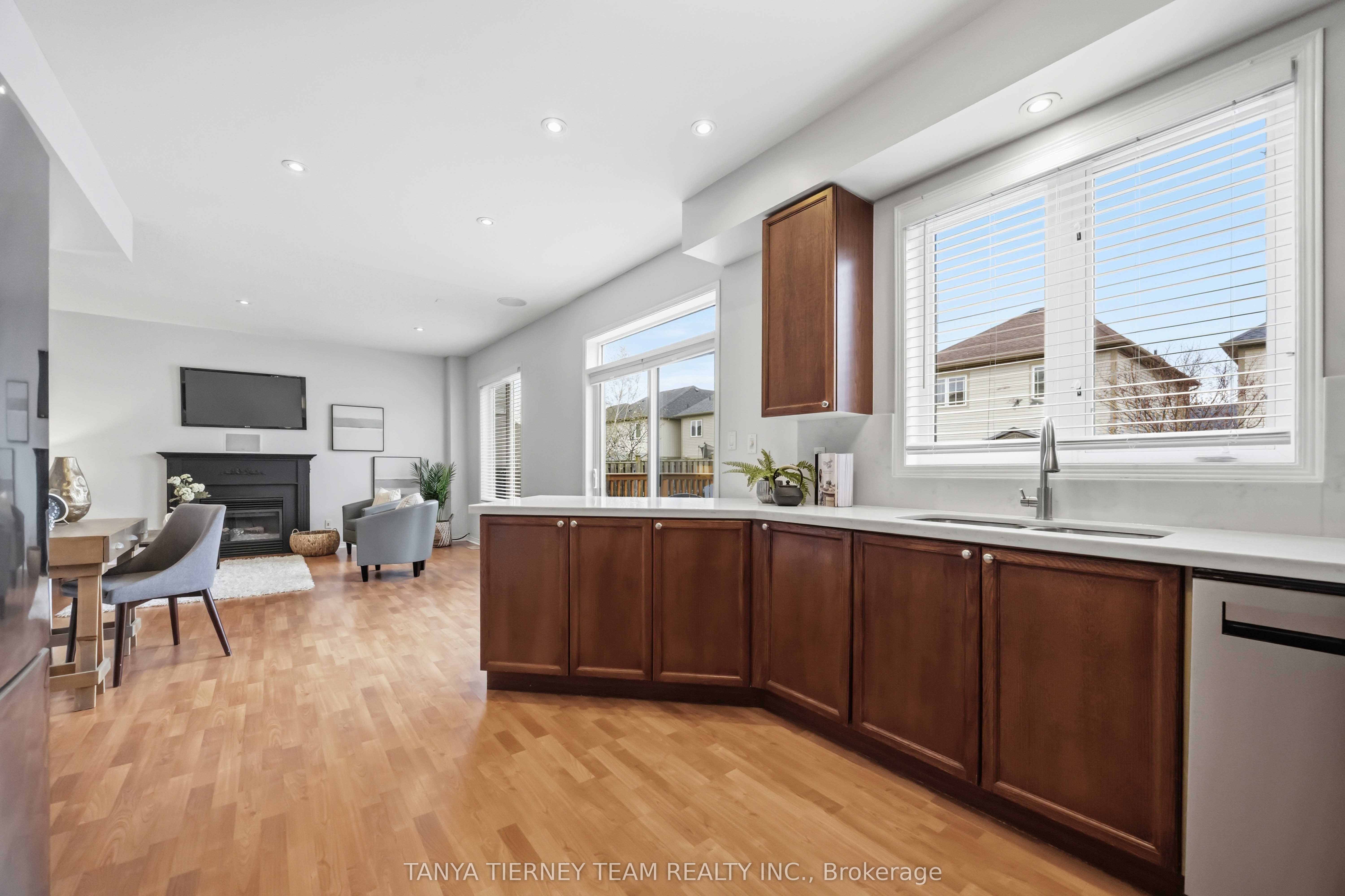 75 Robert Attersley Drive E Property Photo 18