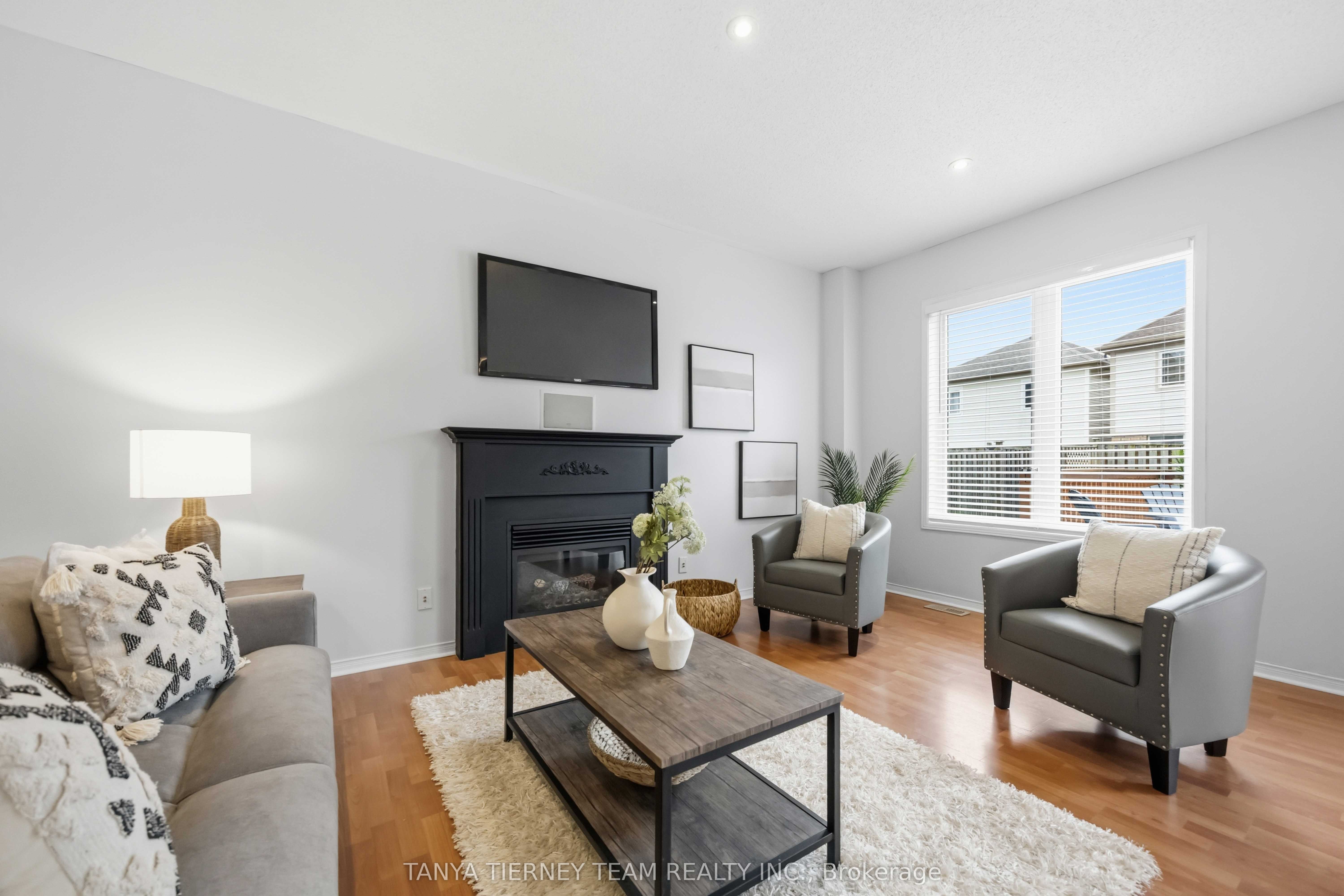 75 Robert Attersley Drive E Property Photo 25