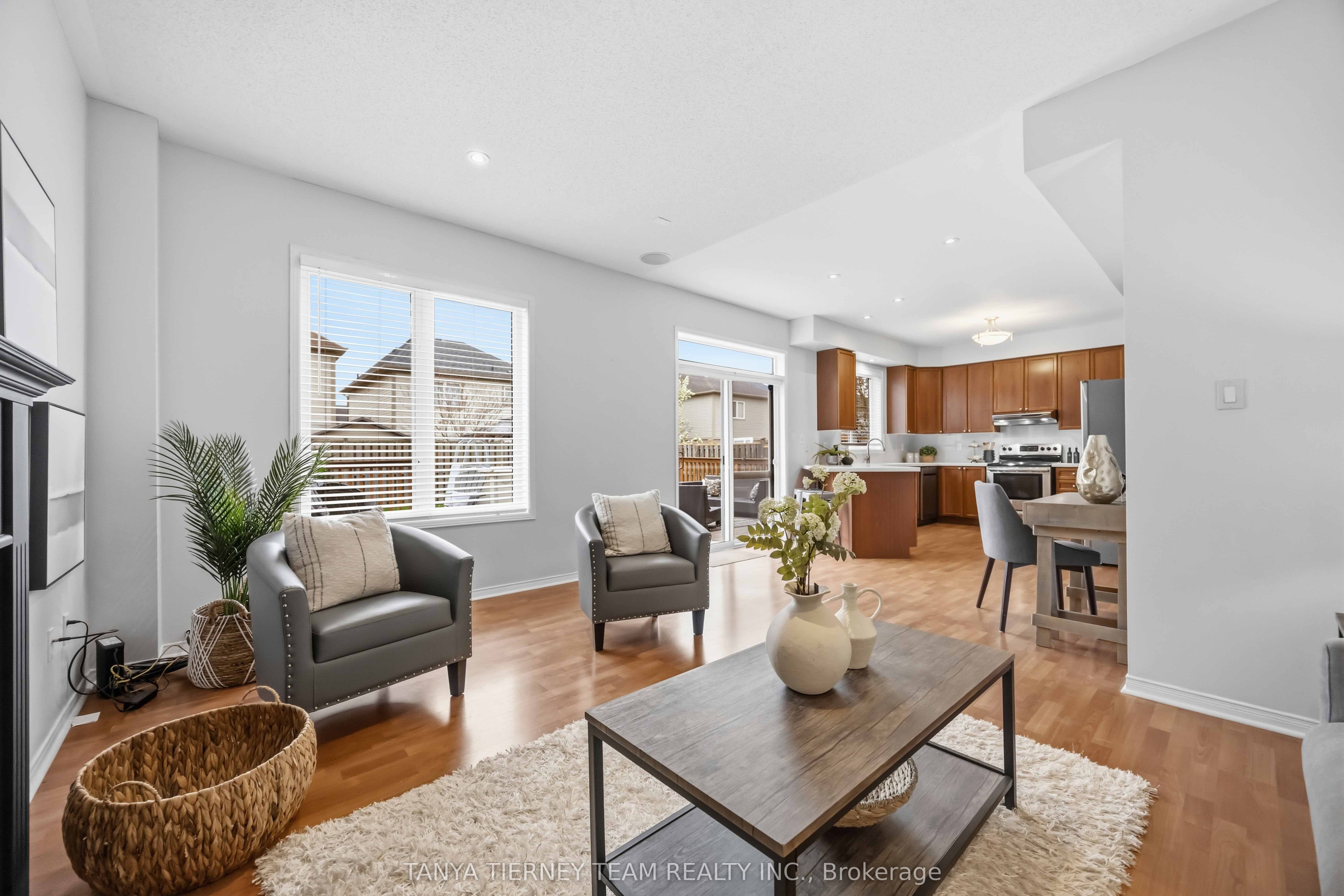 75 Robert Attersley Drive E Property Photo 27