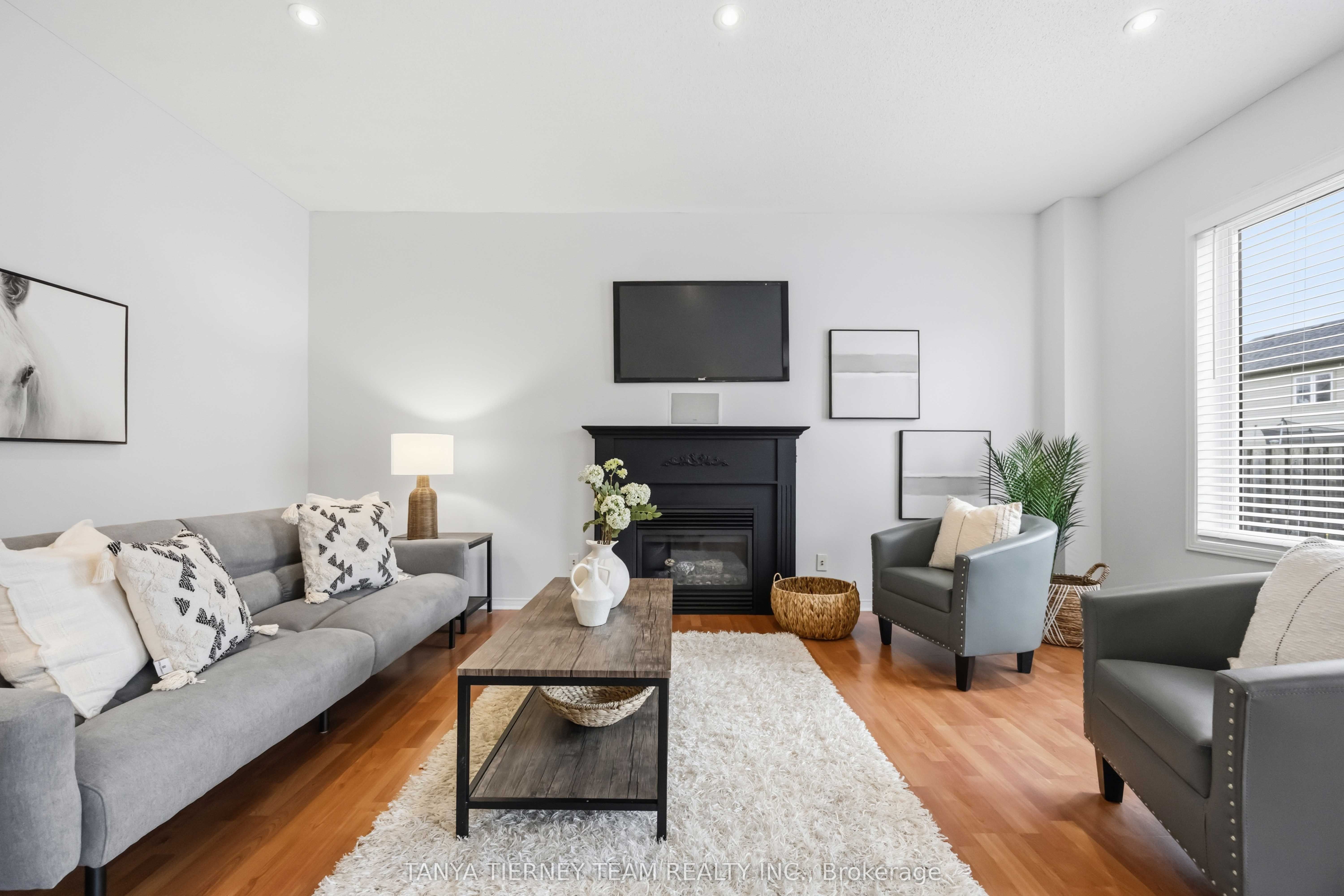 75 Robert Attersley Drive E Property Photo 28