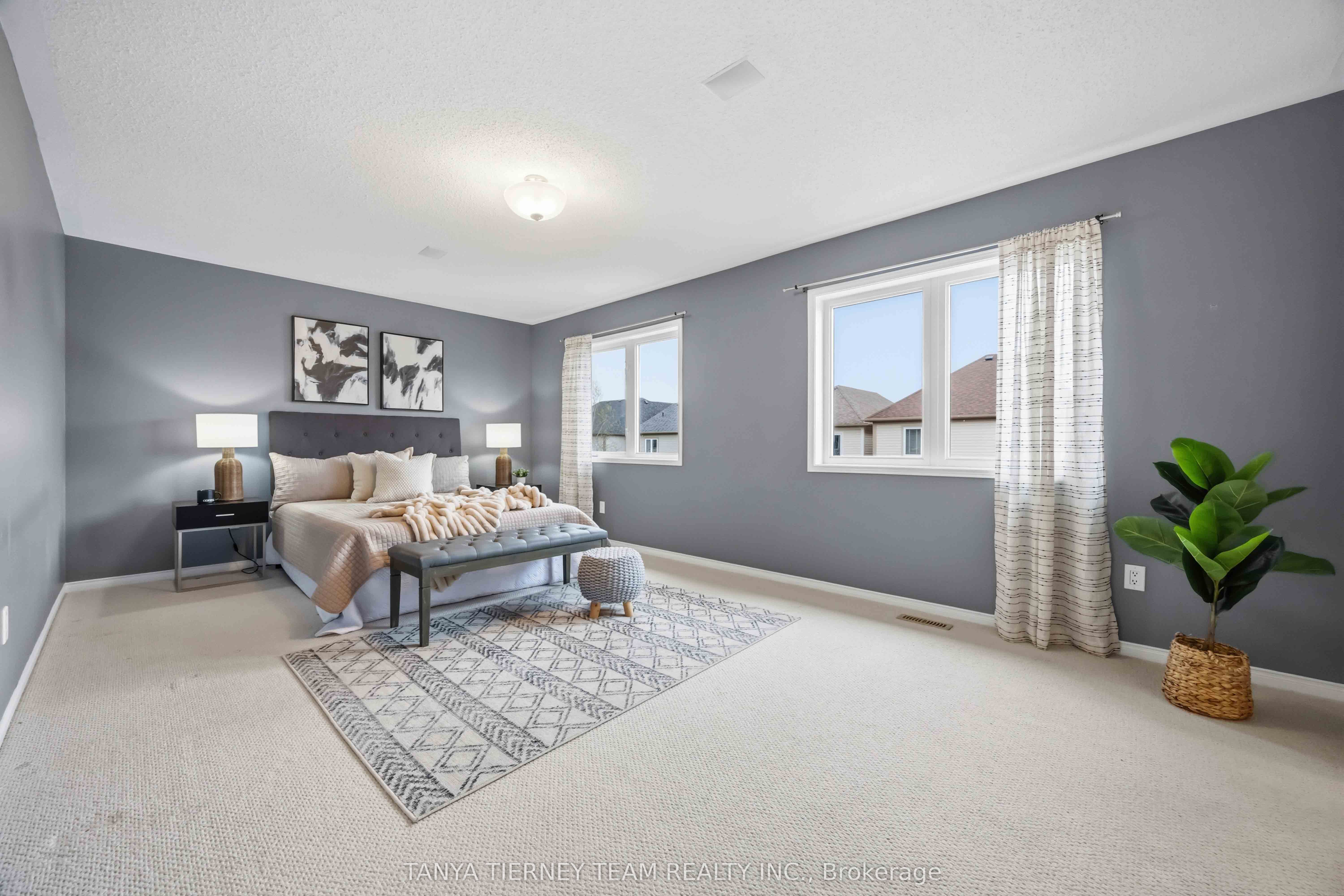 75 Robert Attersley Drive E Property Photo 31