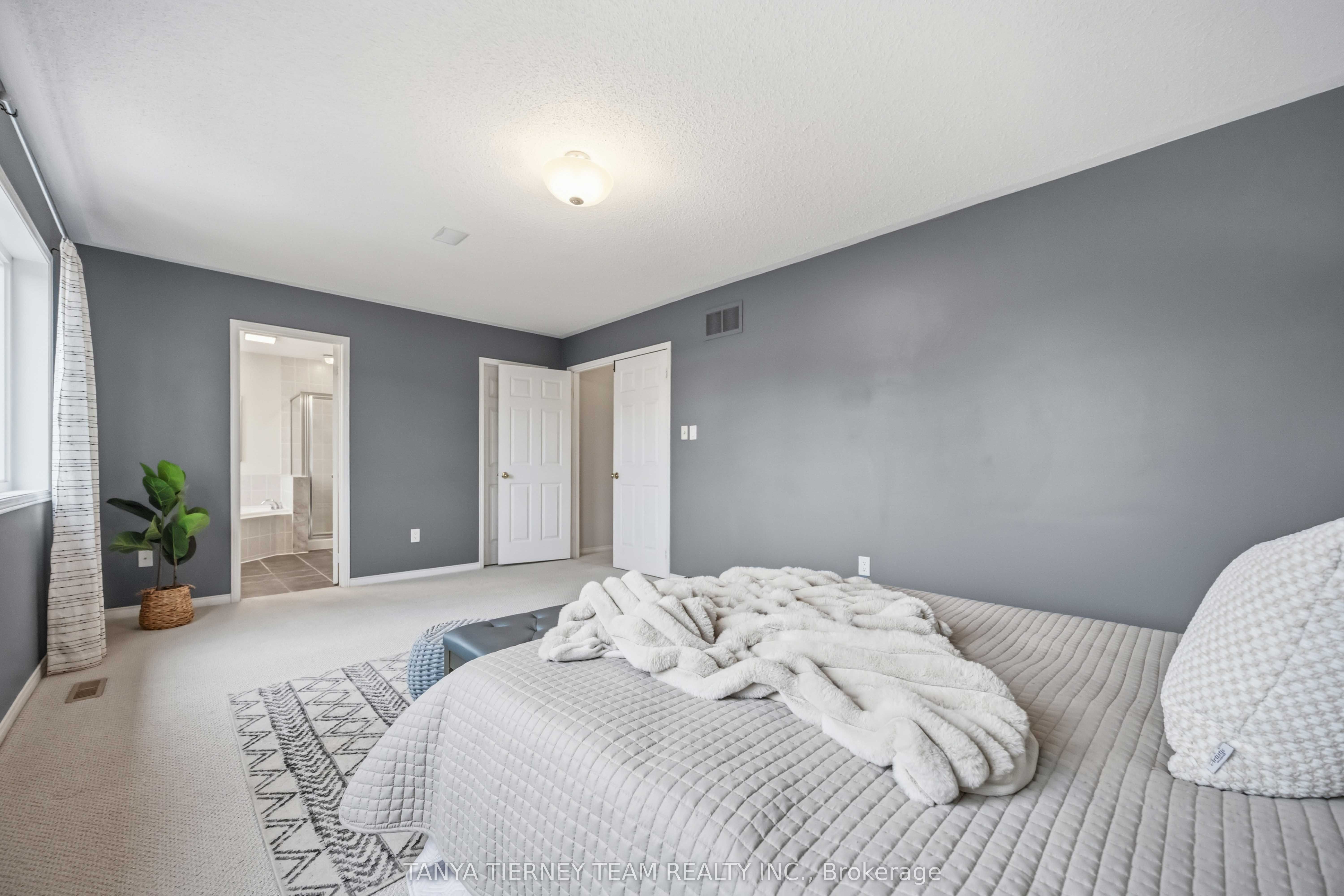 75 Robert Attersley Drive E Property Photo 33