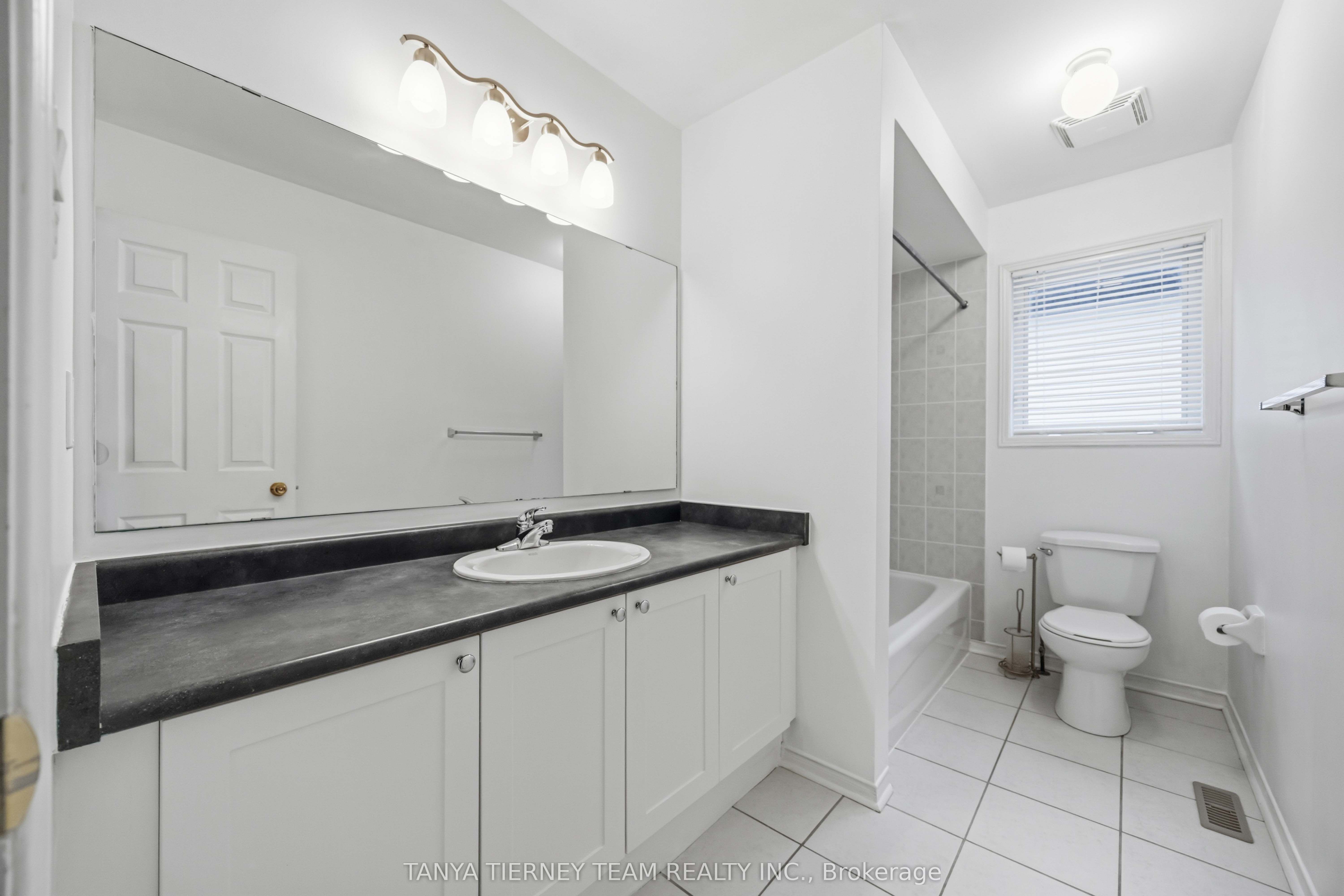 75 Robert Attersley Drive E Property Photo 37