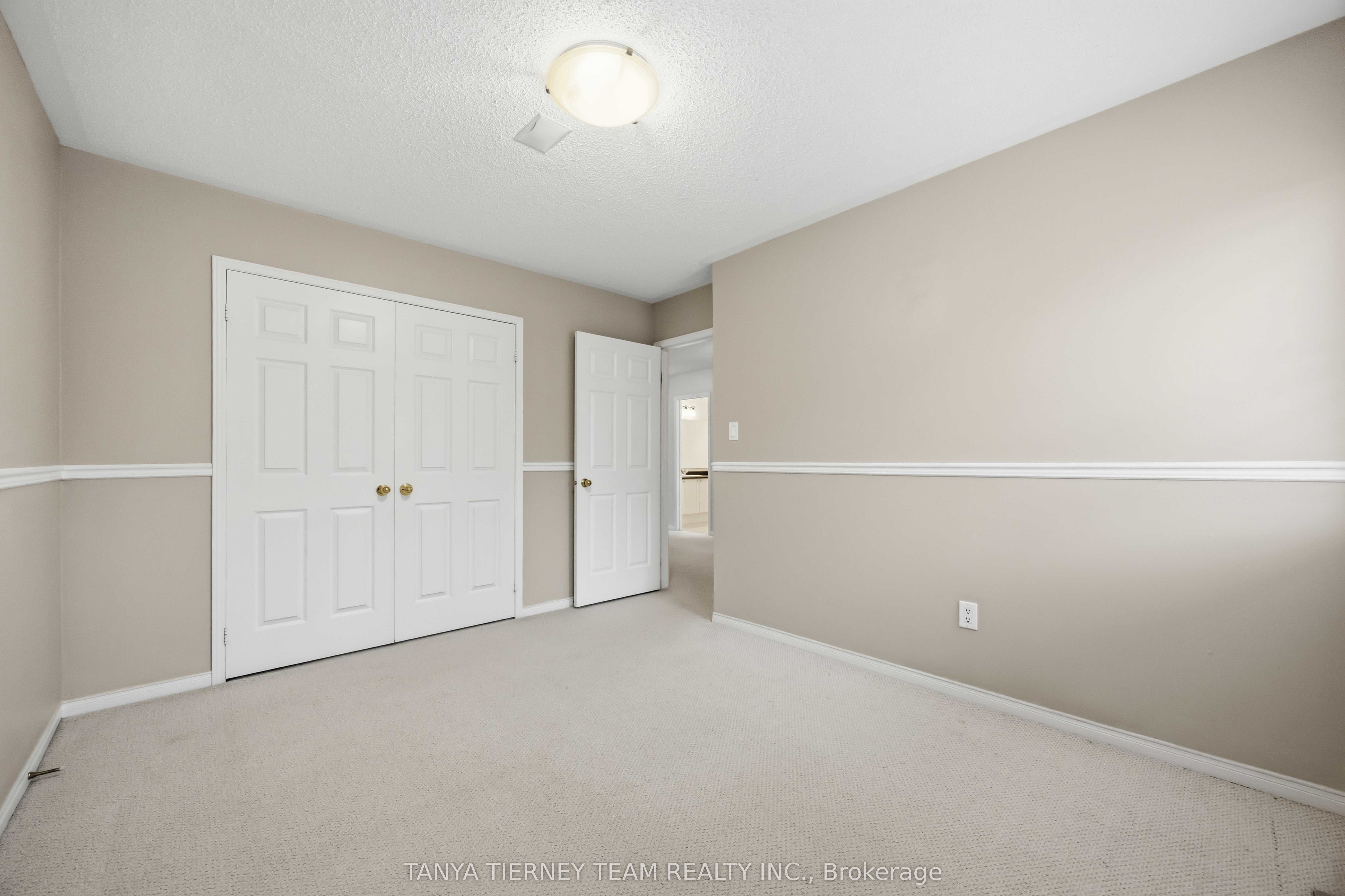 75 Robert Attersley Drive E Property Photo 40