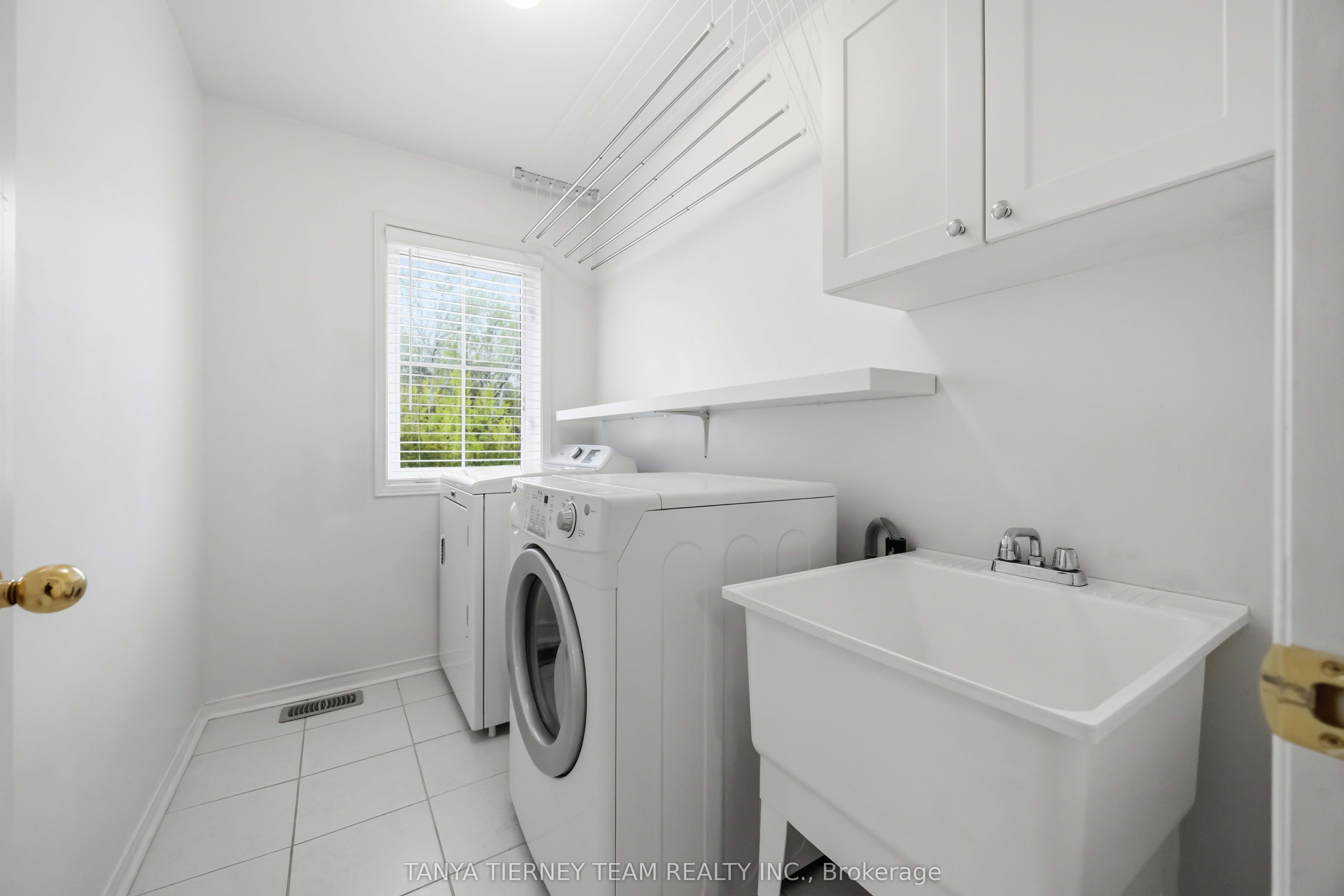75 Robert Attersley Drive E Property Photo 42
