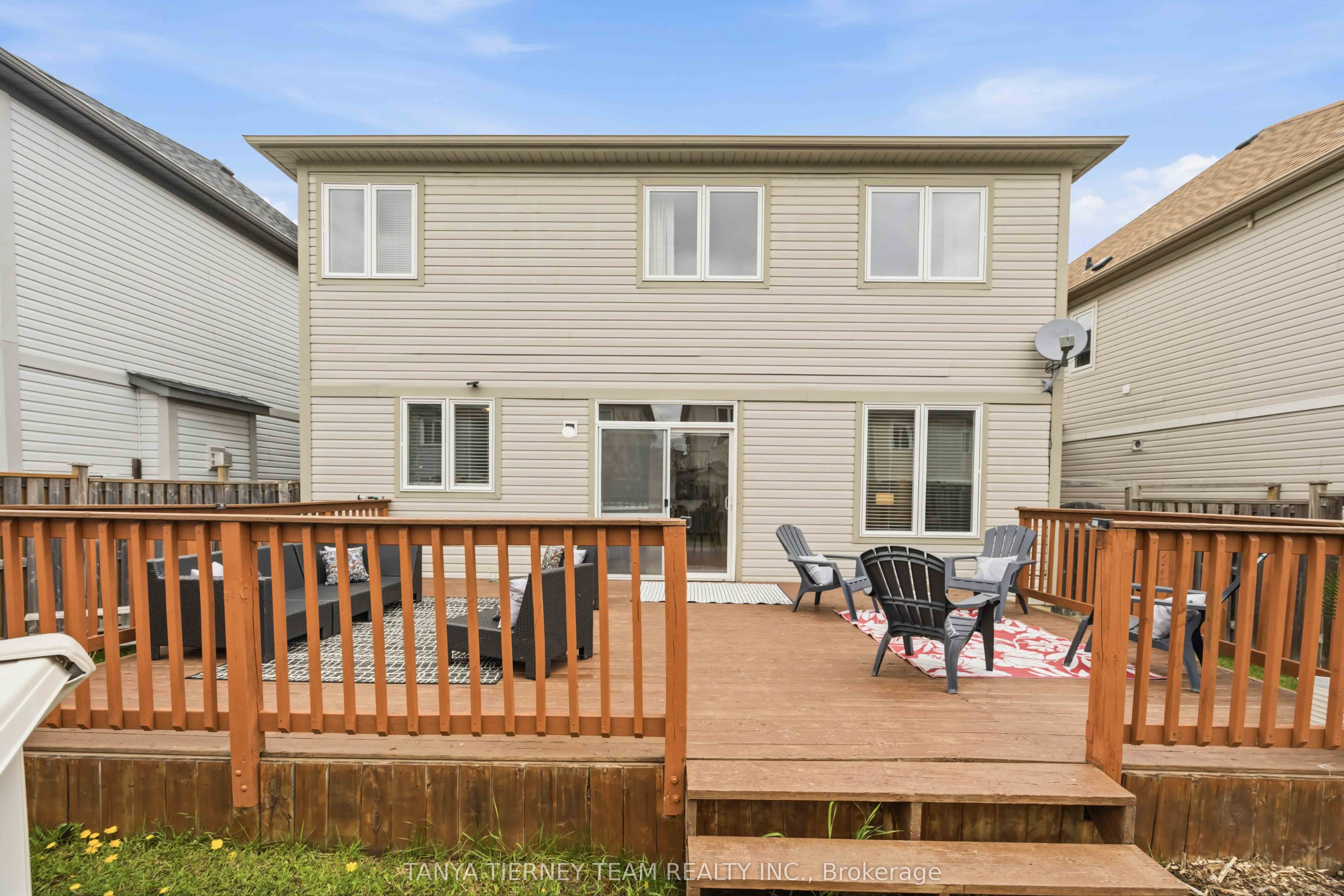 75 Robert Attersley Drive E Property Photo 43