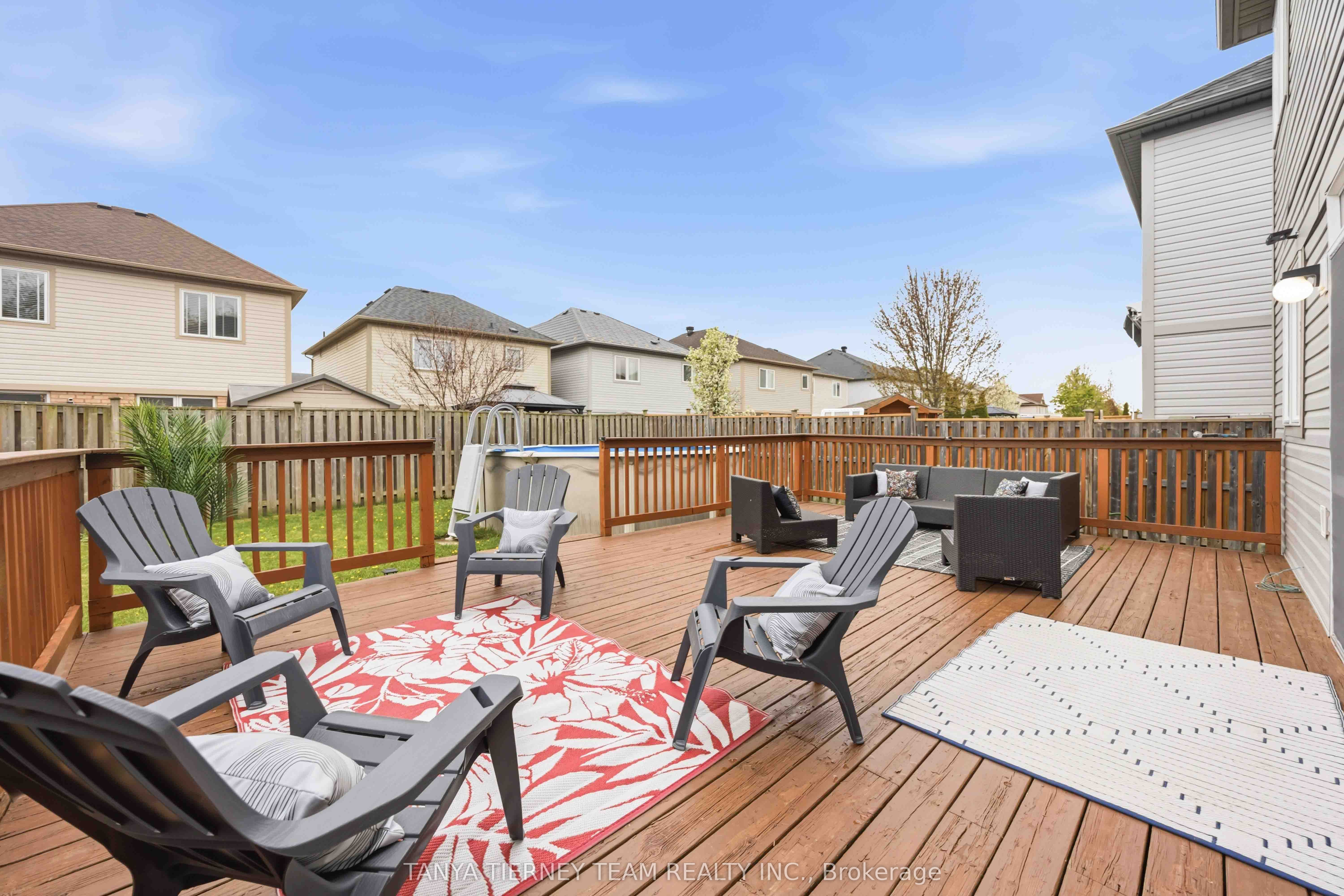 75 Robert Attersley Drive E Property Photo 44