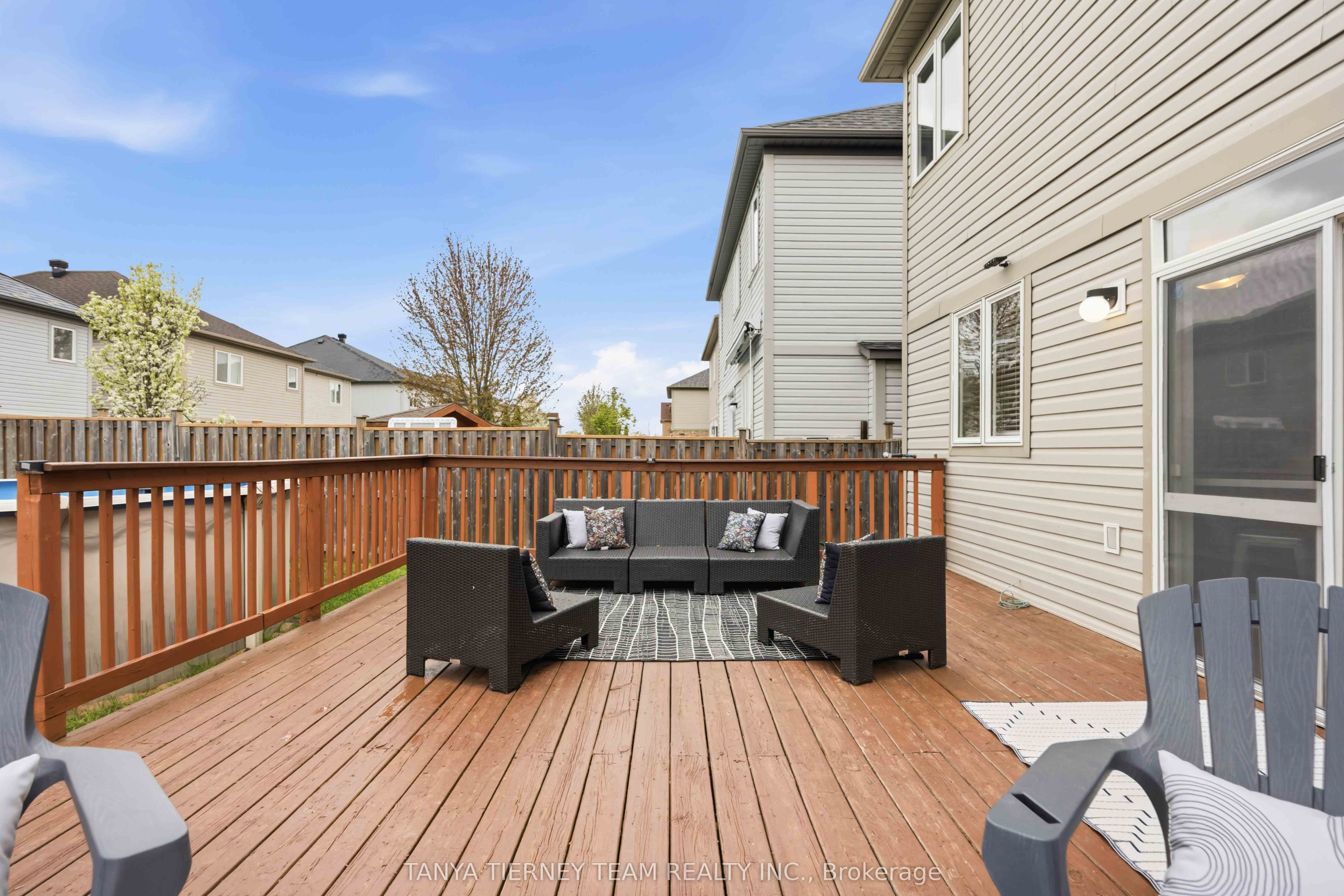 75 Robert Attersley Drive E Property Photo 45
