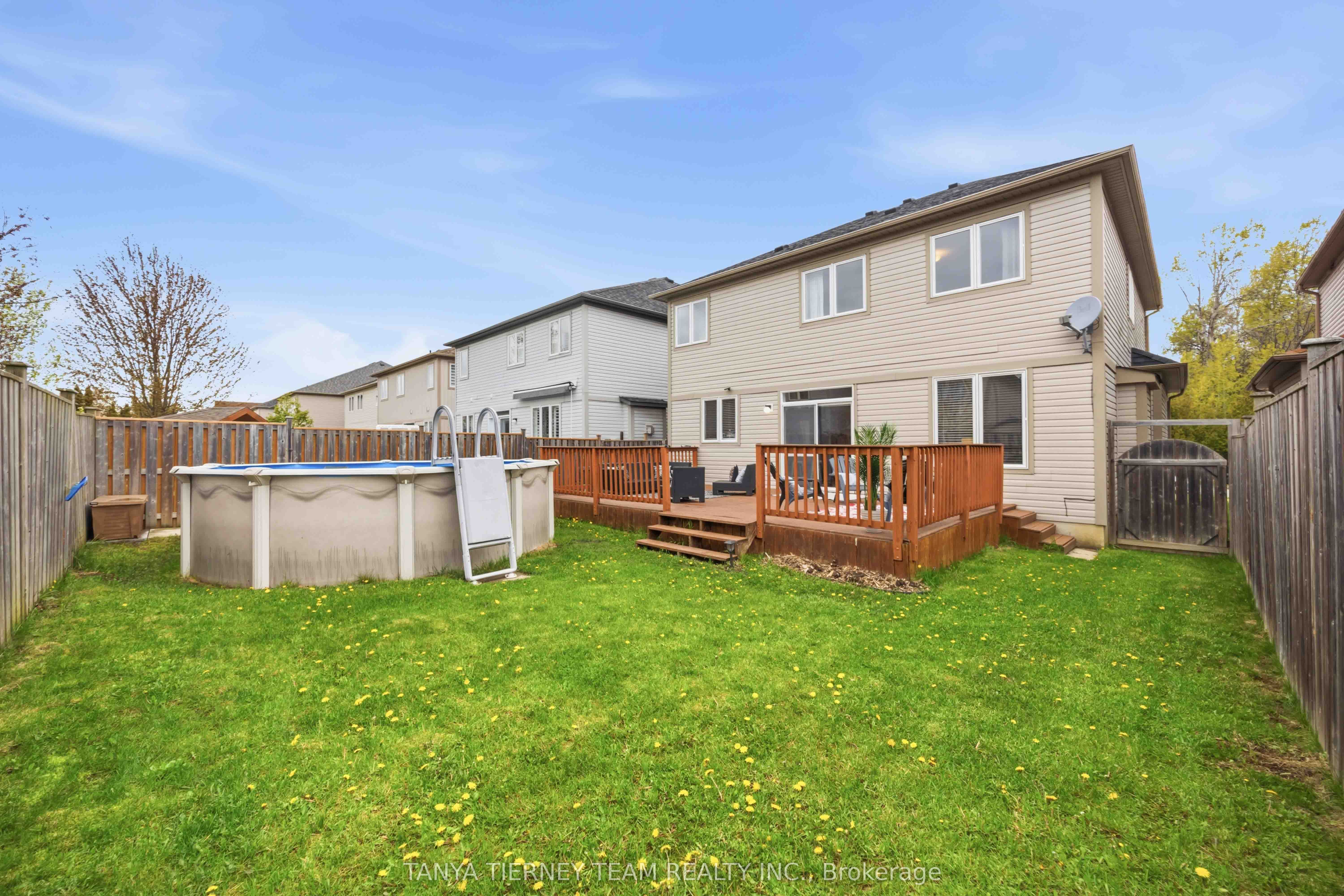 75 Robert Attersley Drive E Property Photo 47
