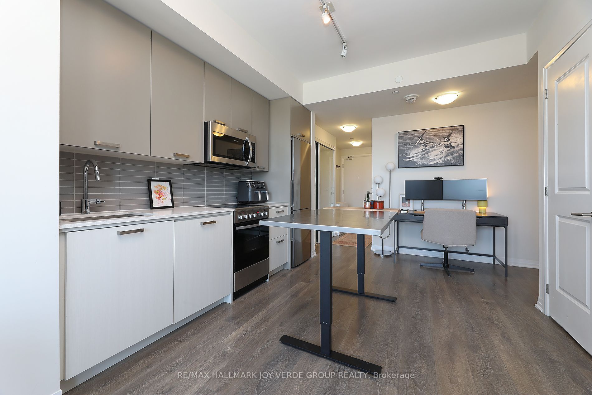 2301 Danforth Avenue 616 Property Photo 7