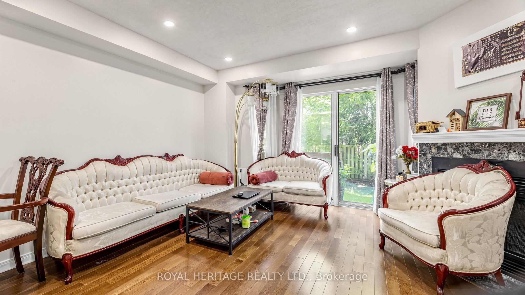 2472 Eglinton Avenue E Th 19 Property Photo 3