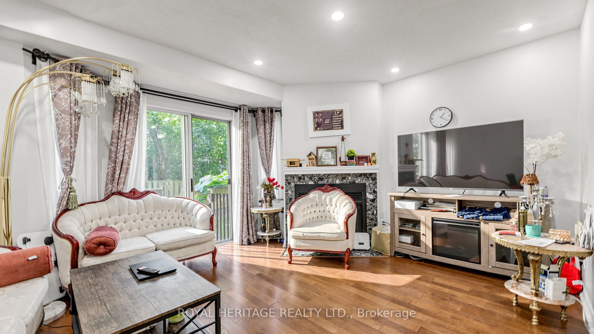 2472 Eglinton Avenue E Th 19 Property Photo 5