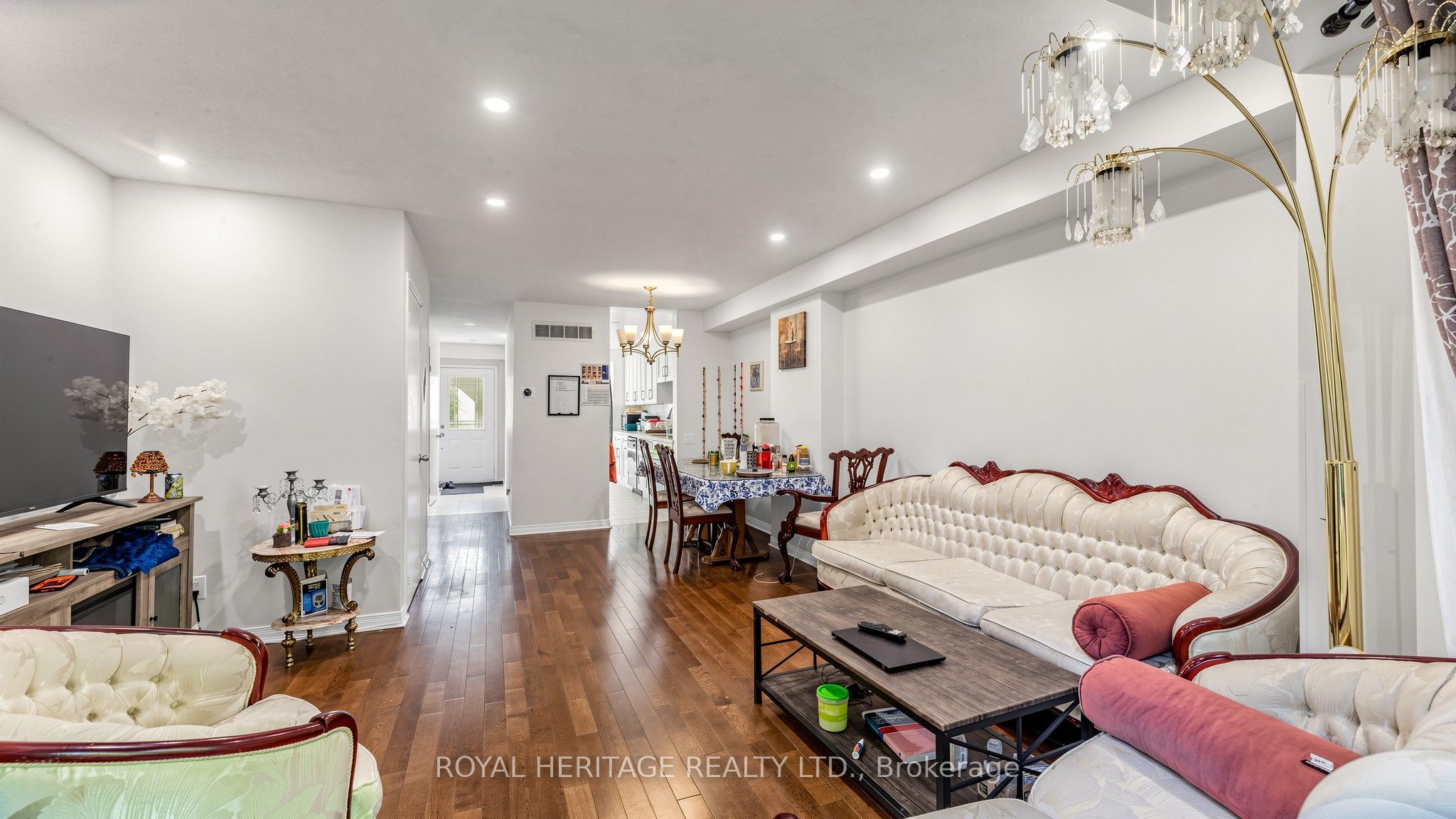 2472 Eglinton Avenue E Th 19 Property Photo 8