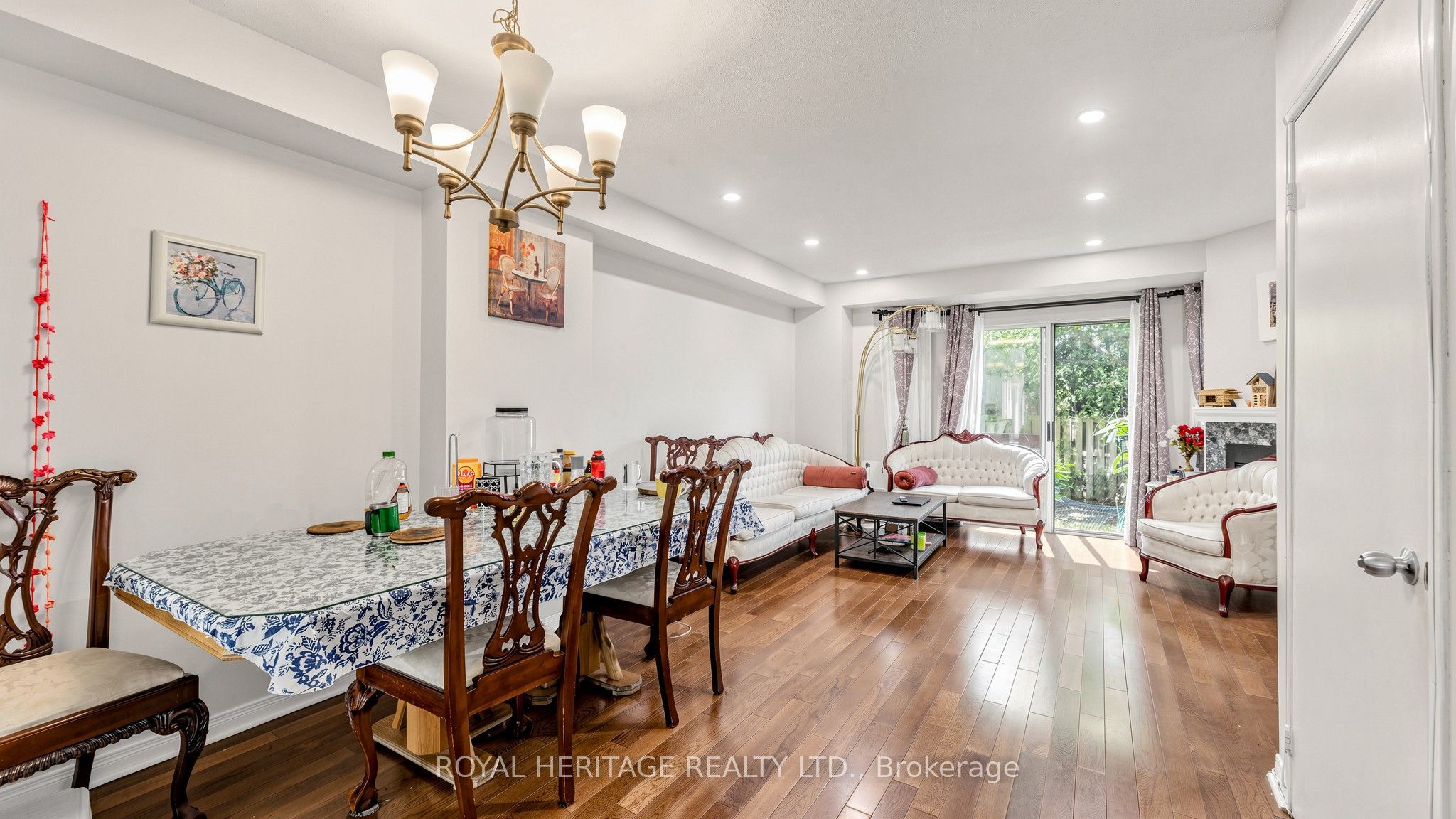 2472 Eglinton Avenue E Th 19 Property Photo 9