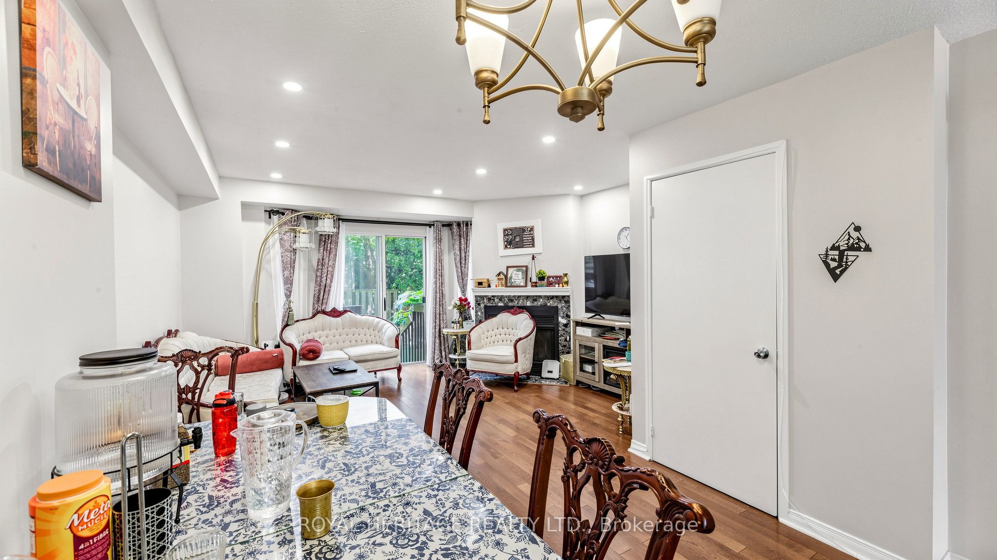 2472 Eglinton Avenue E Th 19 Property Photo 10